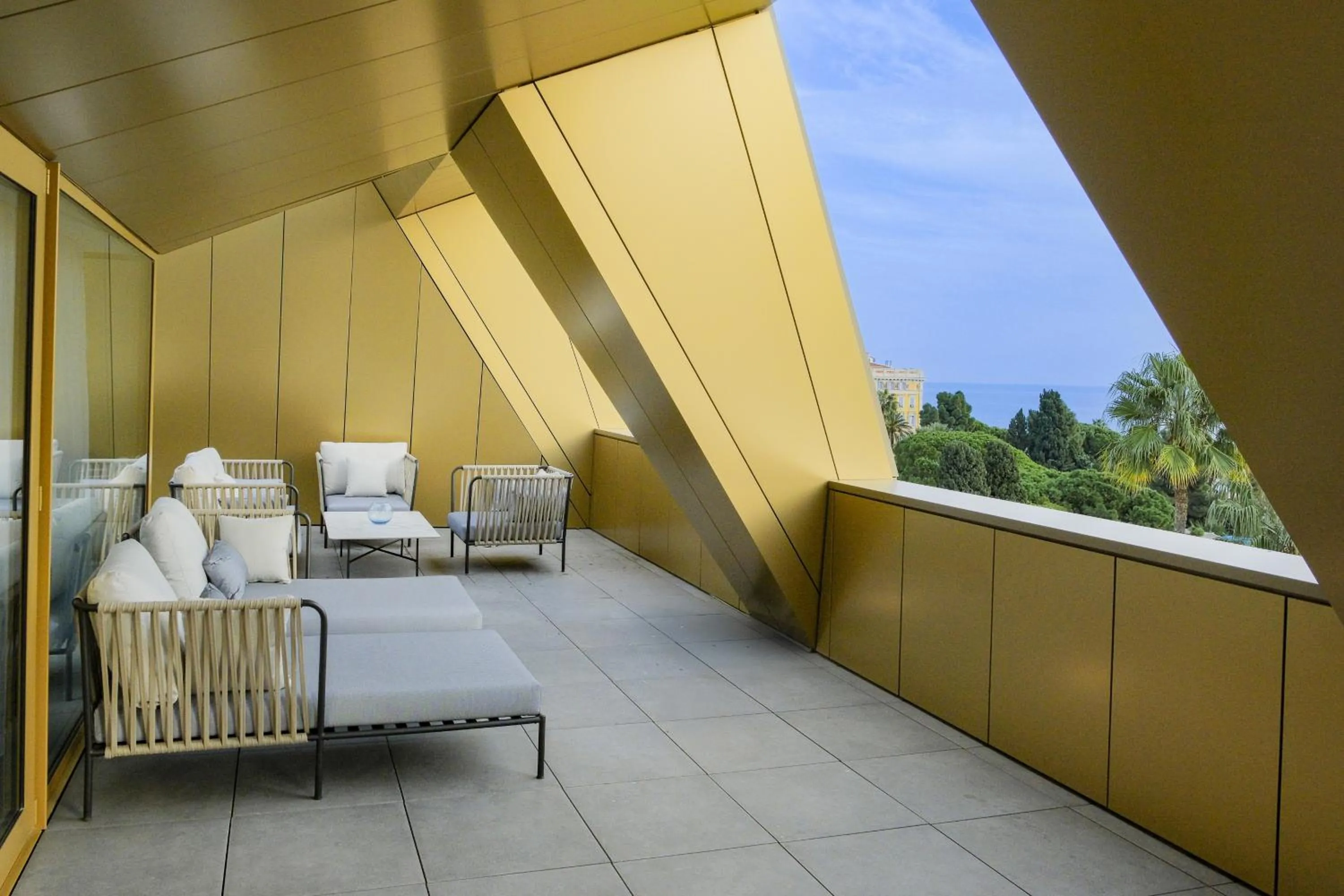 Patio in Maison Albar - Le Victoria