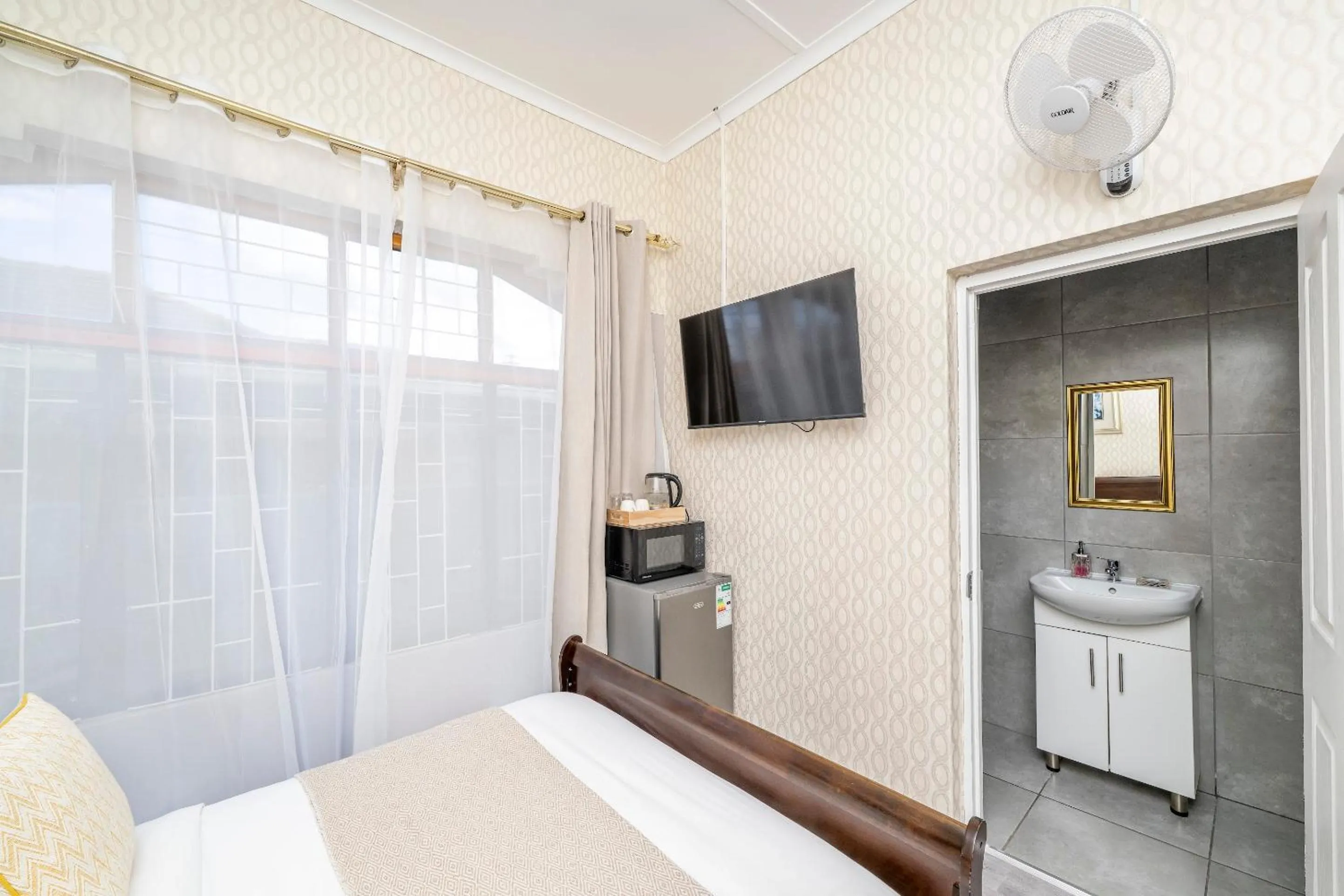 Bed in Prime Executive Accommodation