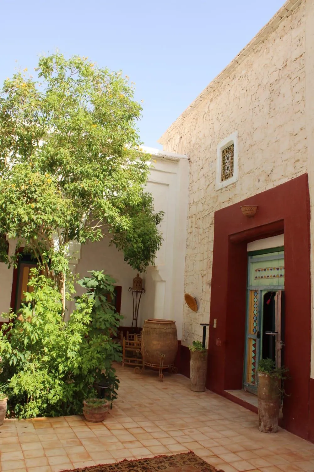 Property building in DAR INFIANE Tata