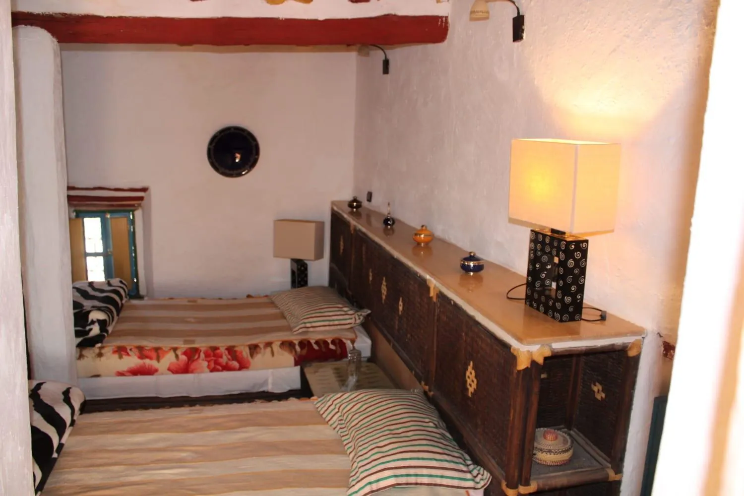 Bed in DAR INFIANE Tata