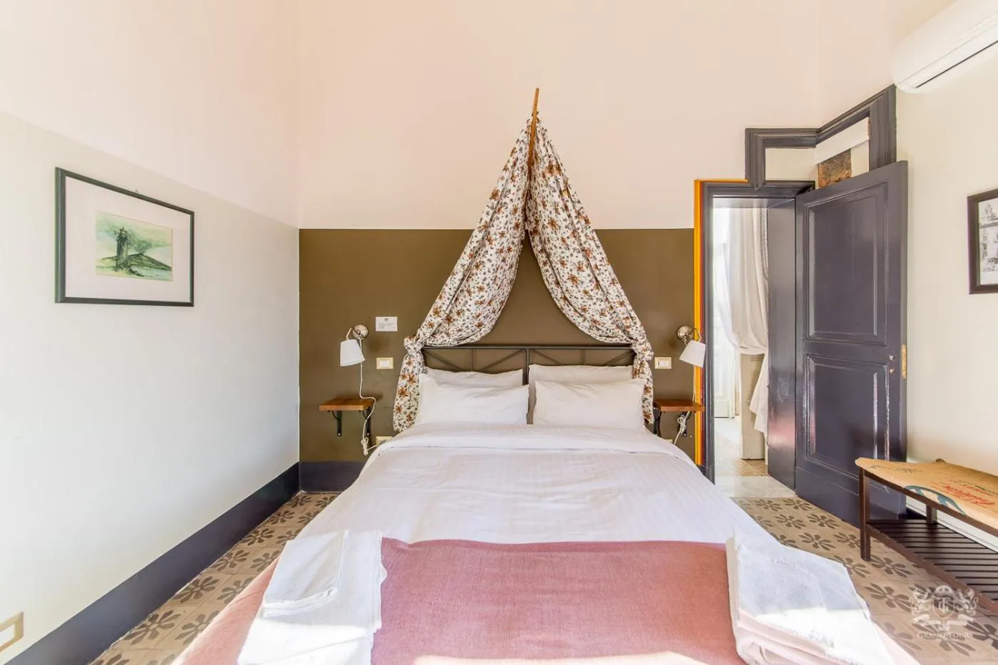Photo of the whole room, Bed in Grand Tour Design Guest House Catania Self Check-in
