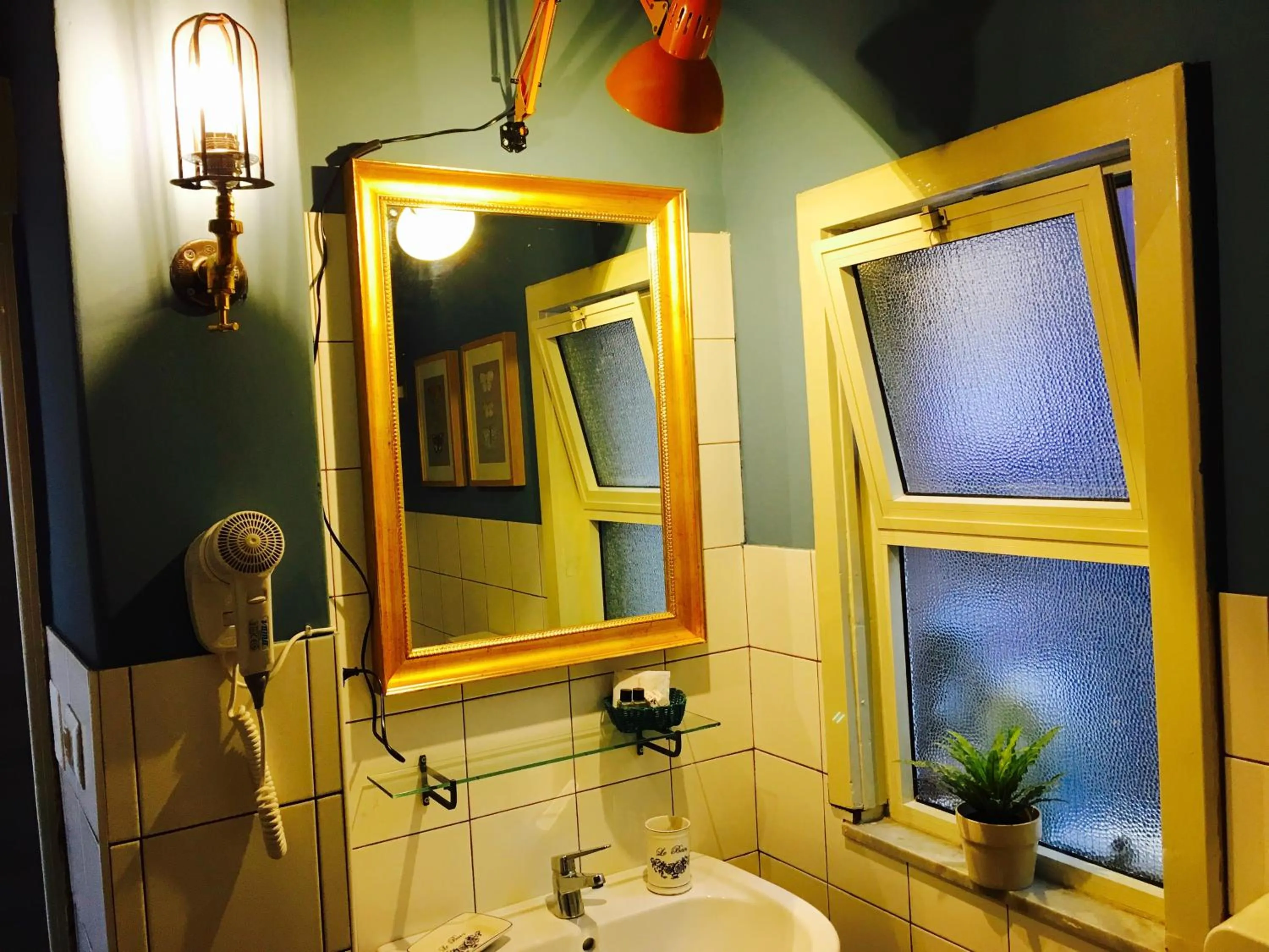 Bathroom in Grand Tour Design Guest House Catania Self Check-in