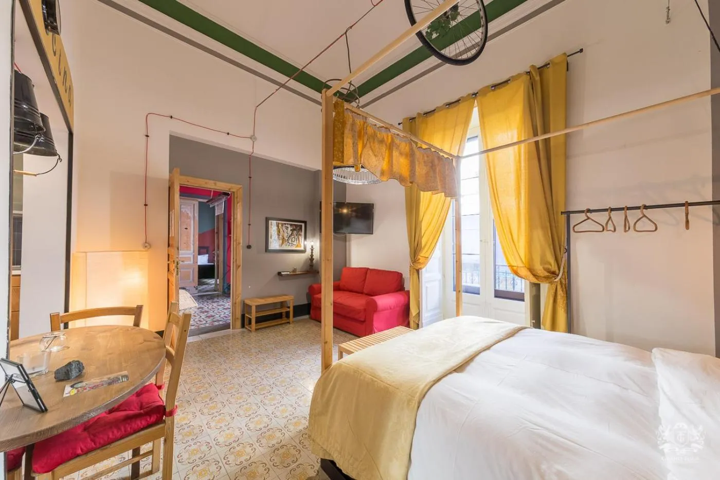 Bed in Grand Tour Design Guest House Catania Self Check-in