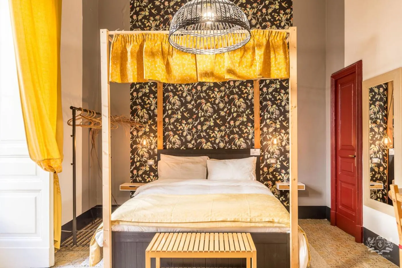 Bed in Grand Tour Design Guest House Catania Self Check-in