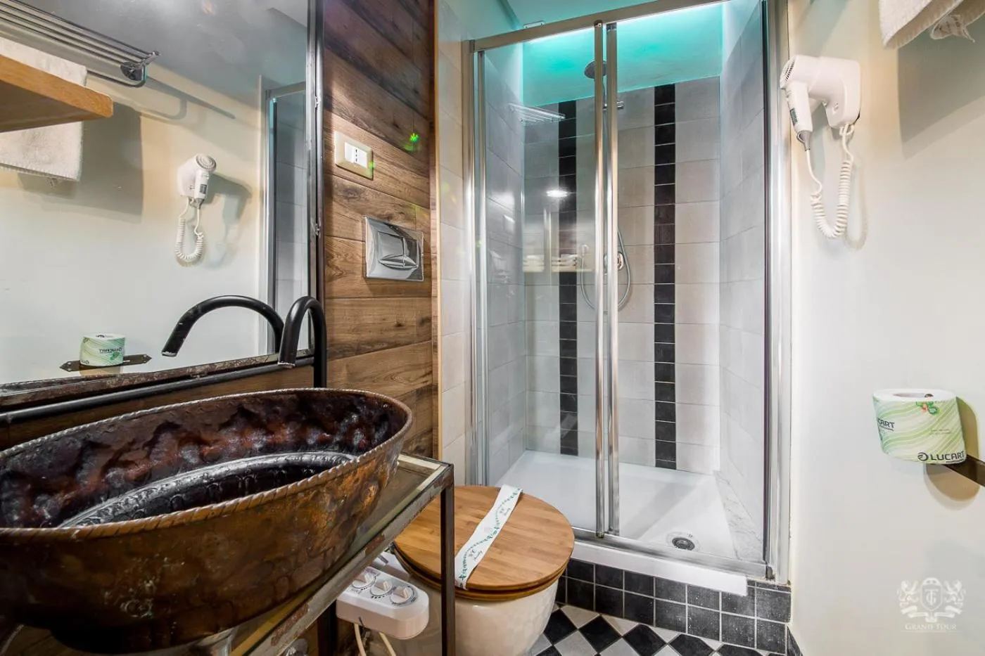 Bathroom in Grand Tour Design Guest House Catania Self Check-in