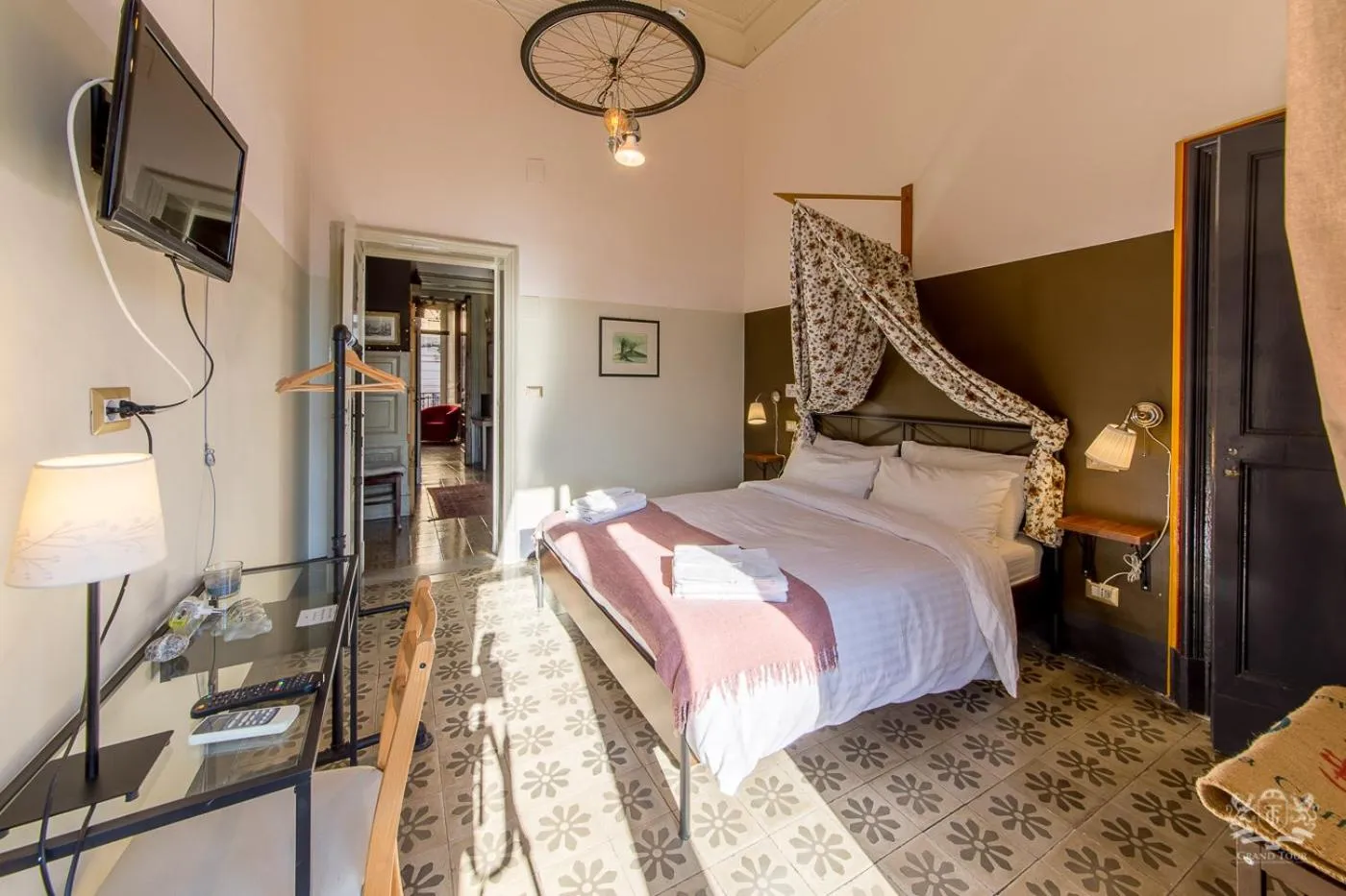 Bed in Grand Tour Design Guest House Catania Self Check-in