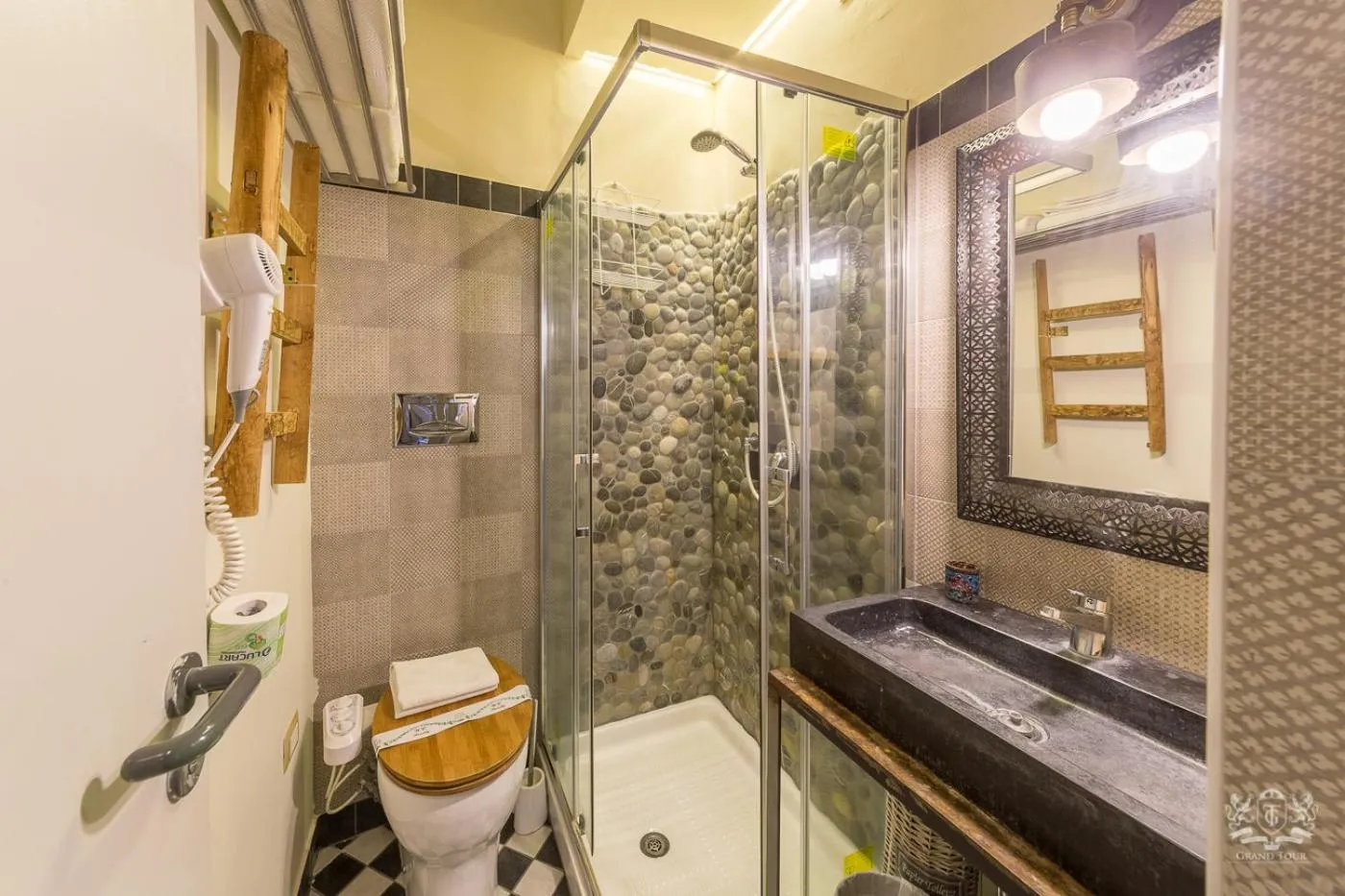 Bathroom in Grand Tour Design Guest House Catania Self Check-in