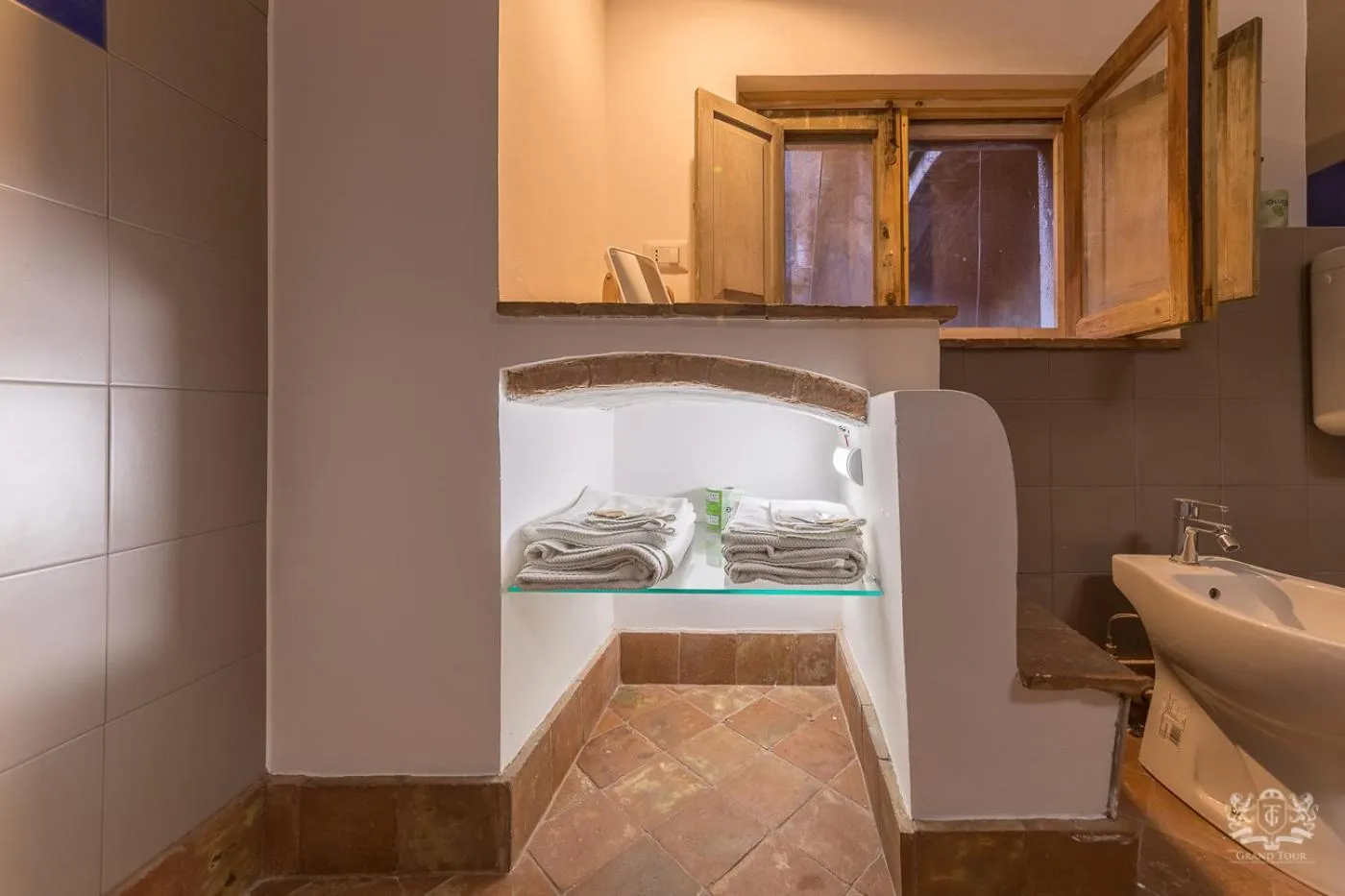 Bathroom in Grand Tour Design Guest House Catania Self Check-in