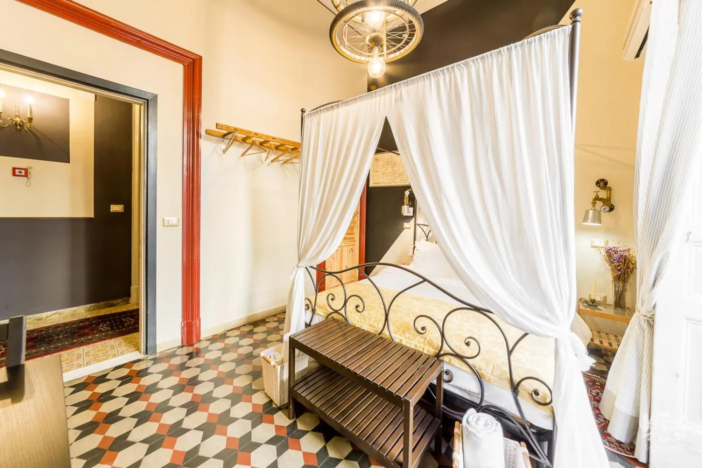 Photo of the whole room, Bed in Grand Tour Design Guest House Catania Self Check-in