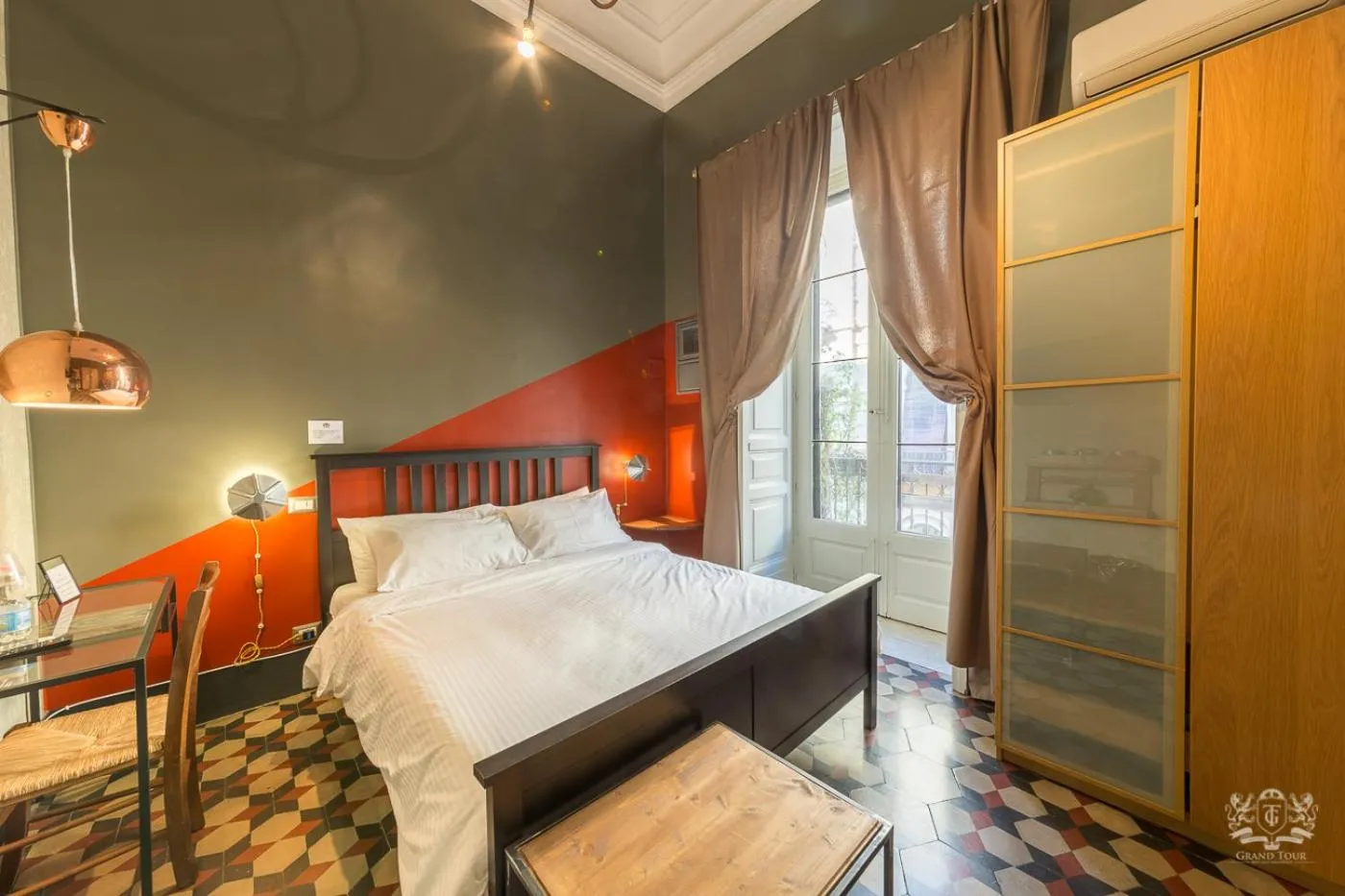 Bed in Grand Tour Design Guest House Catania Self Check-in