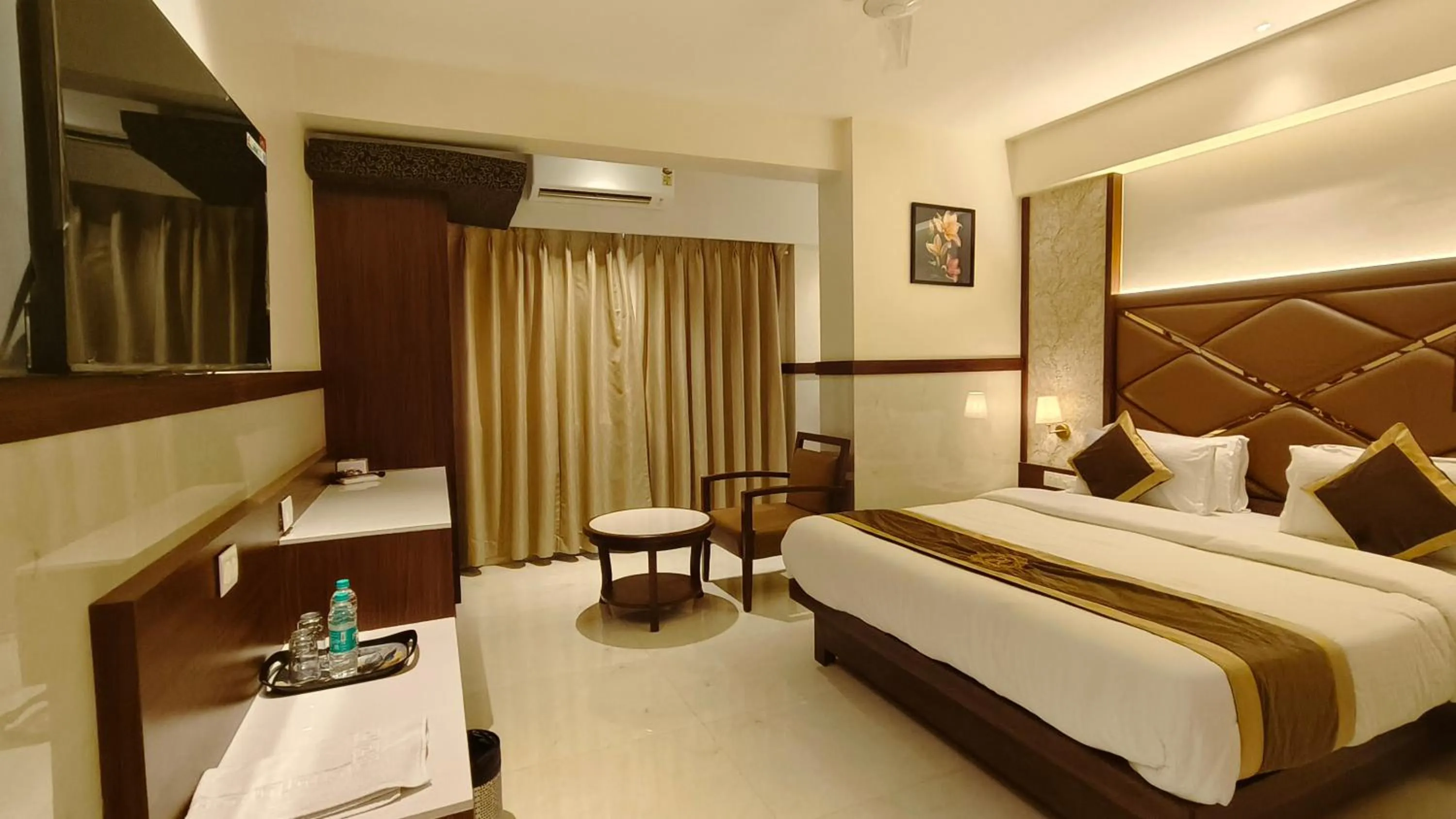 Bed in Hotel Prestige Residency
