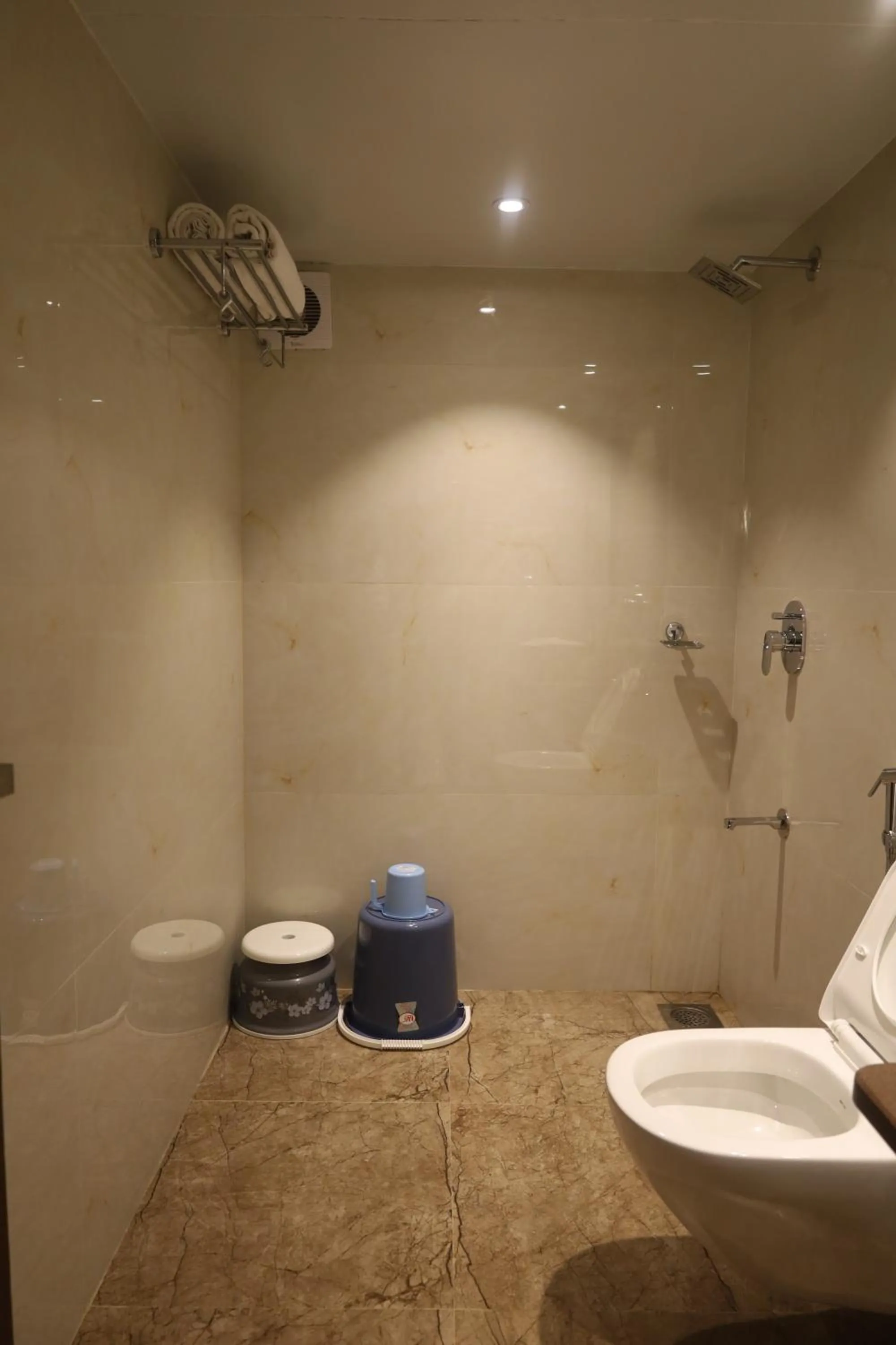Shower in Hotel Prestige Residency