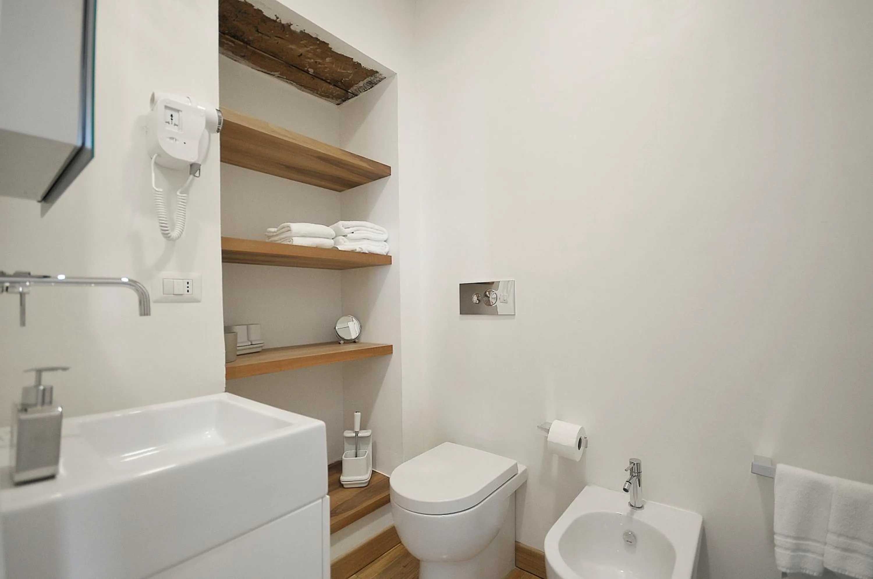 Shower in Villa Battista di Adriana Caserta