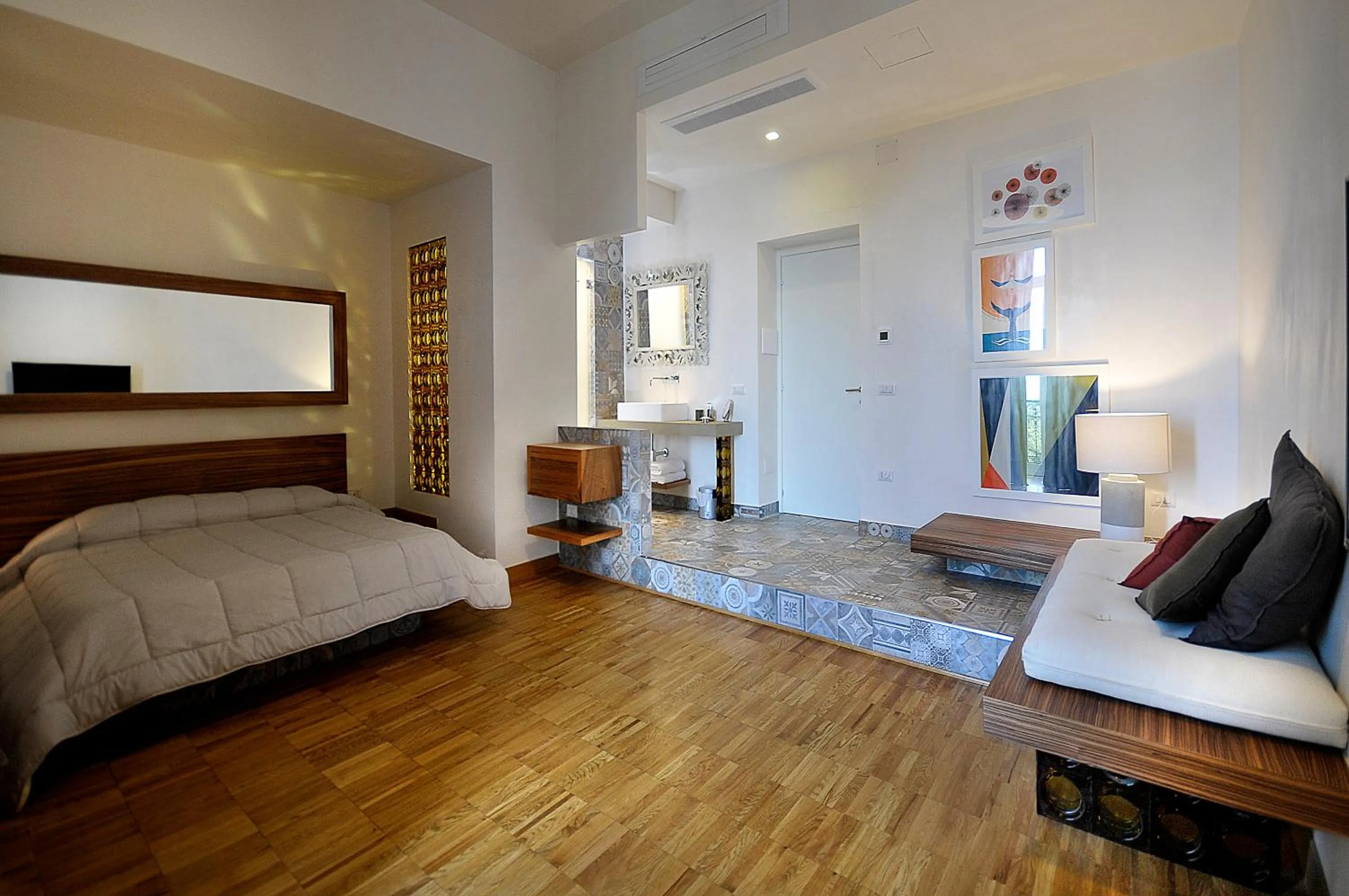 Shower, Bed in Villa Battista di Adriana Caserta