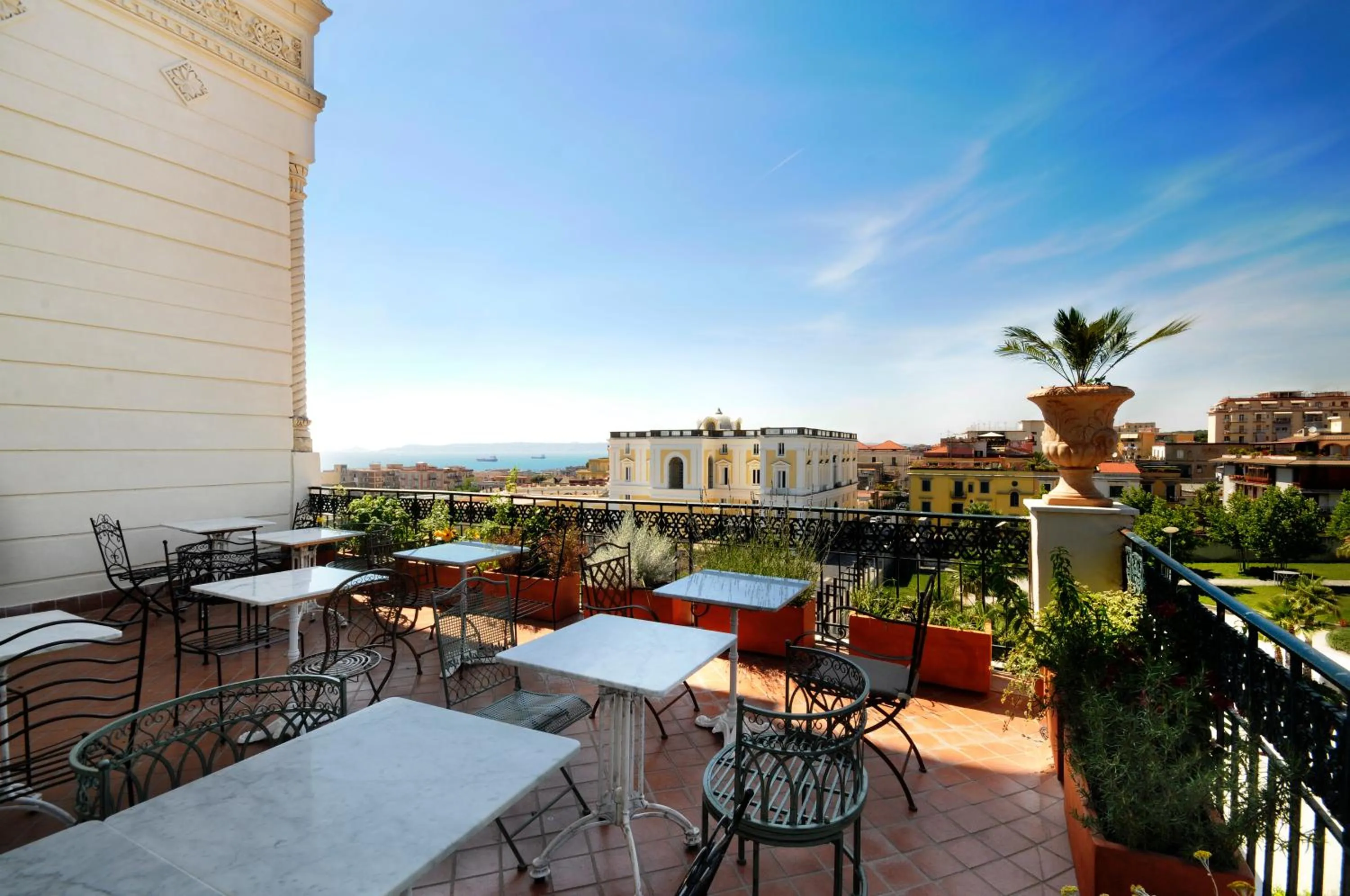 Balcony/Terrace in Villa Battista di Adriana Caserta