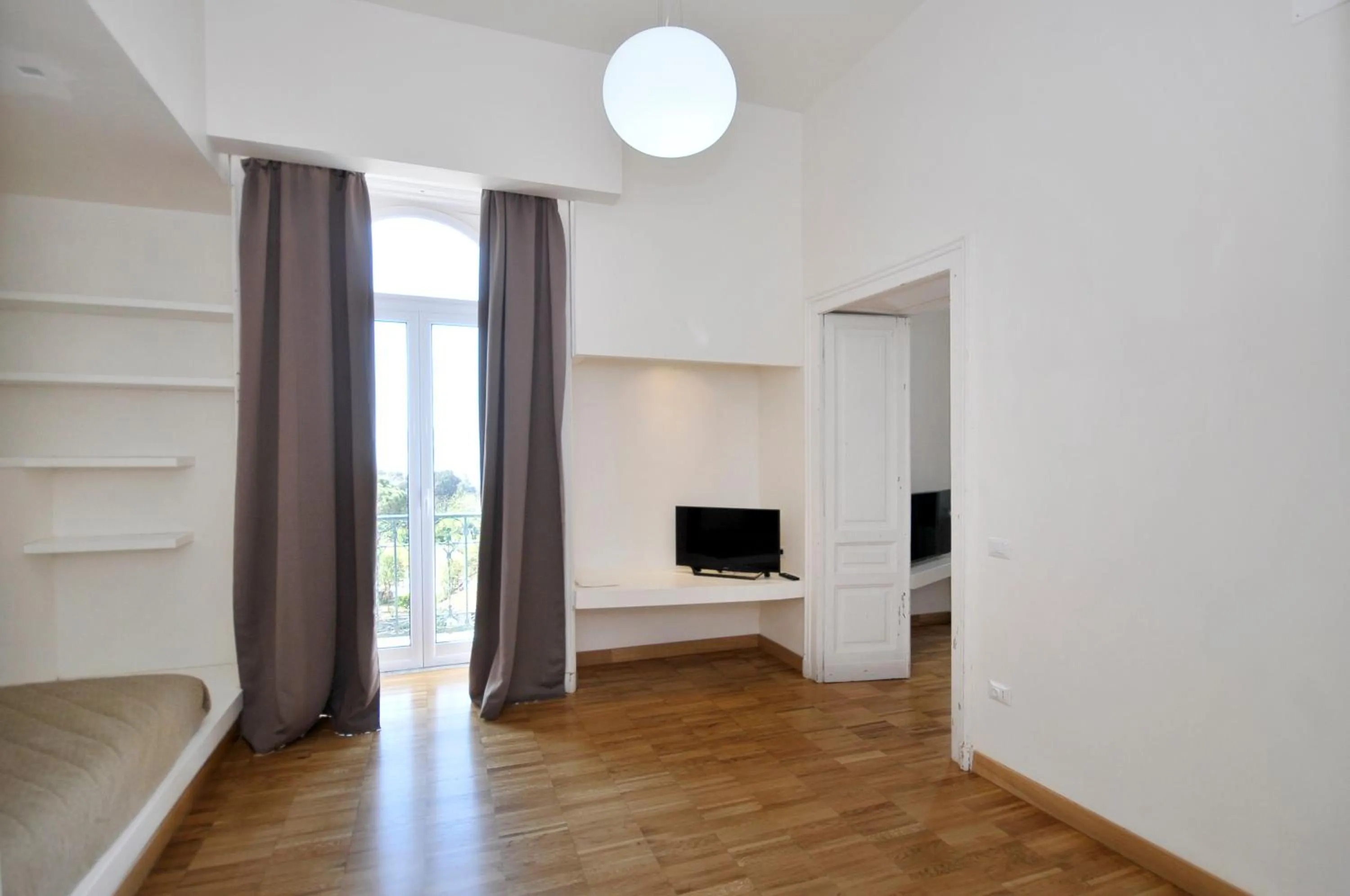 Photo of the whole room in Villa Battista di Adriana Caserta