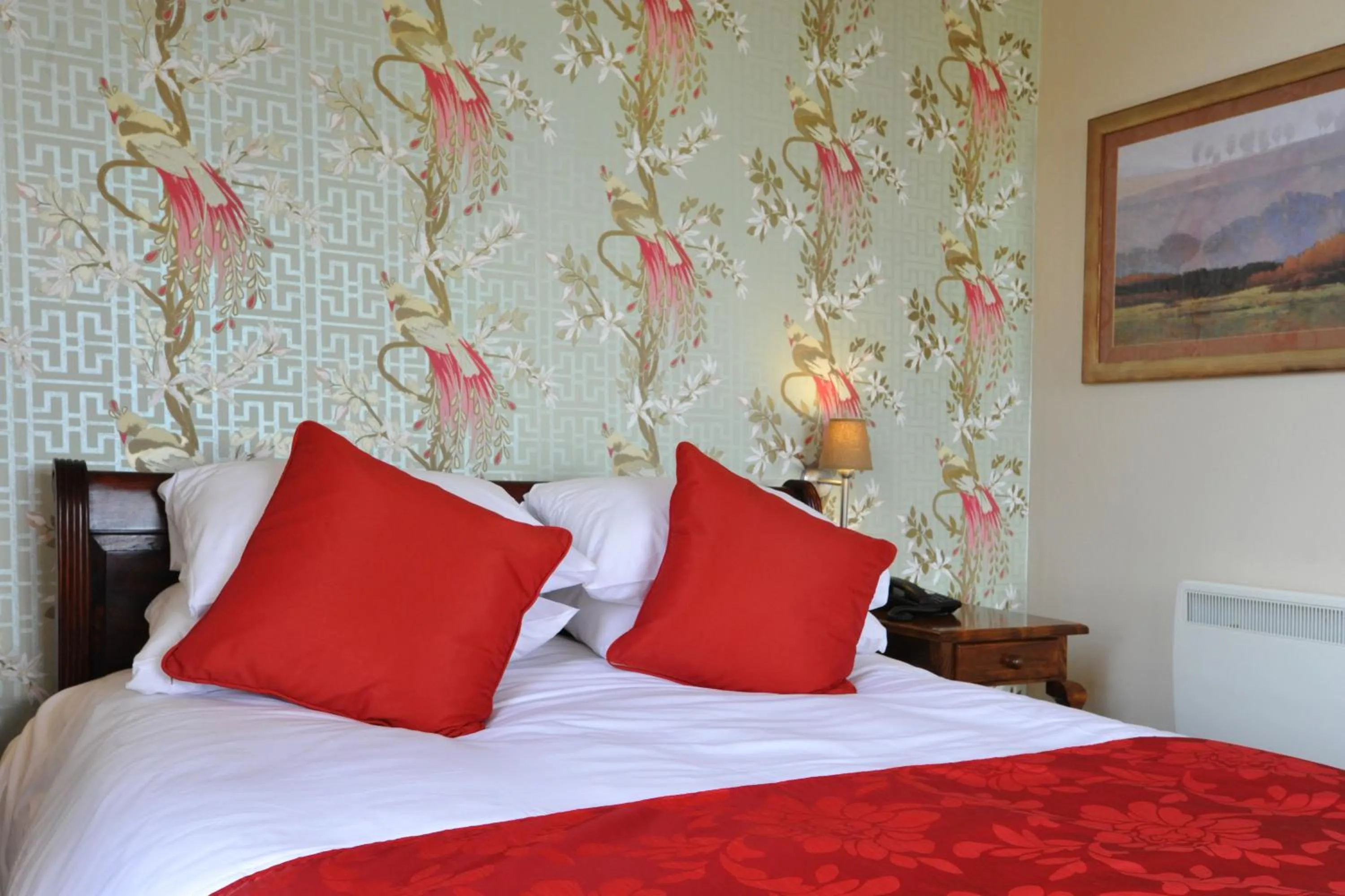 Coffee/tea facilities, Bed in Royal Hotel by Greene King Inns