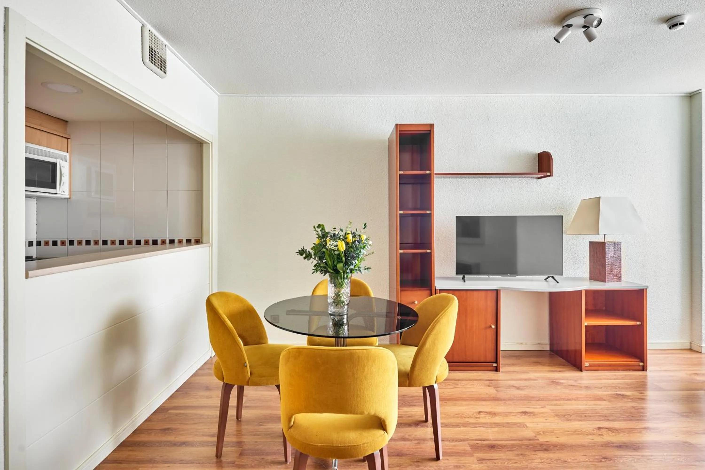 TV and multimedia in Apartamentos Juan Bravo