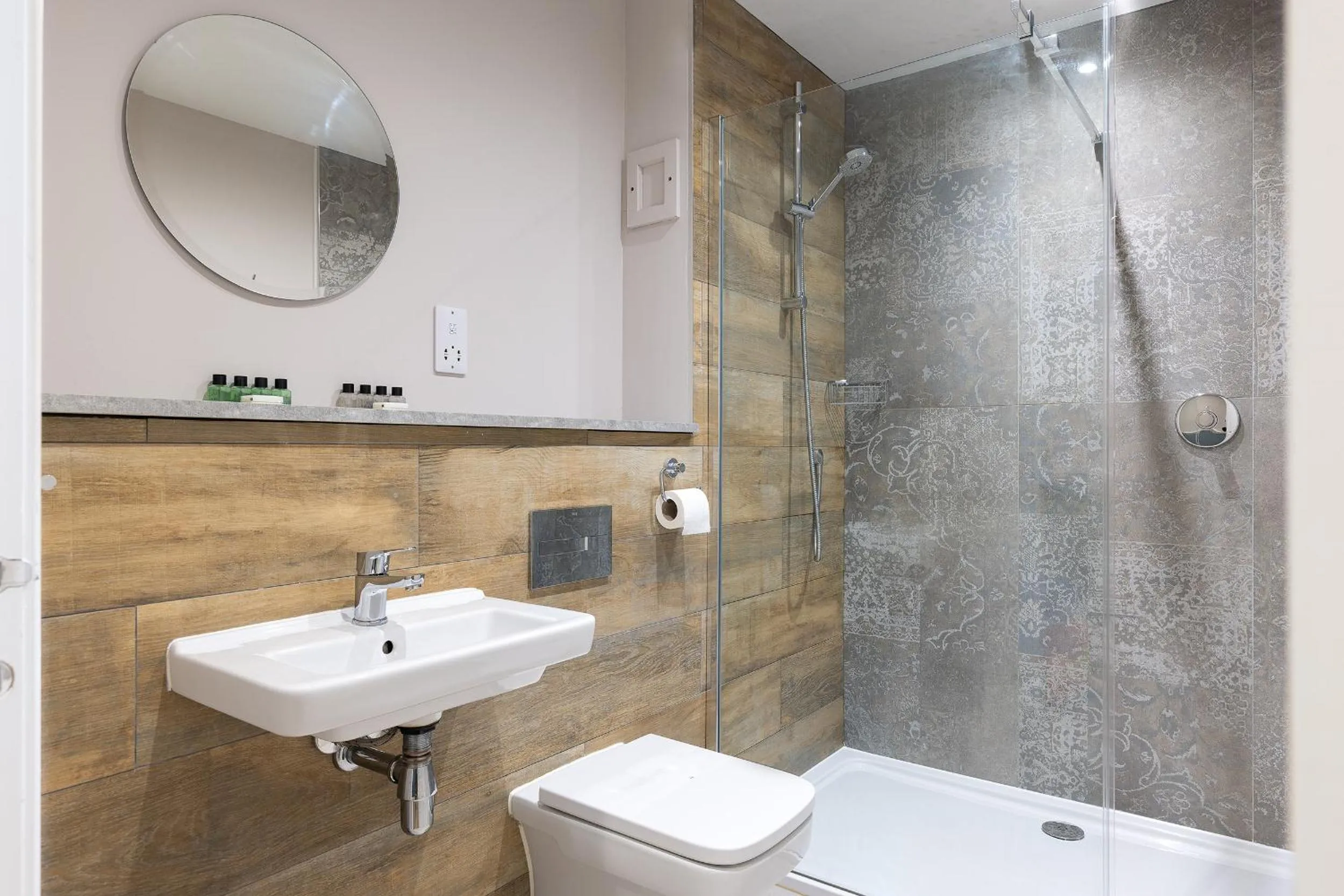 Shower in Balmacara Hotel