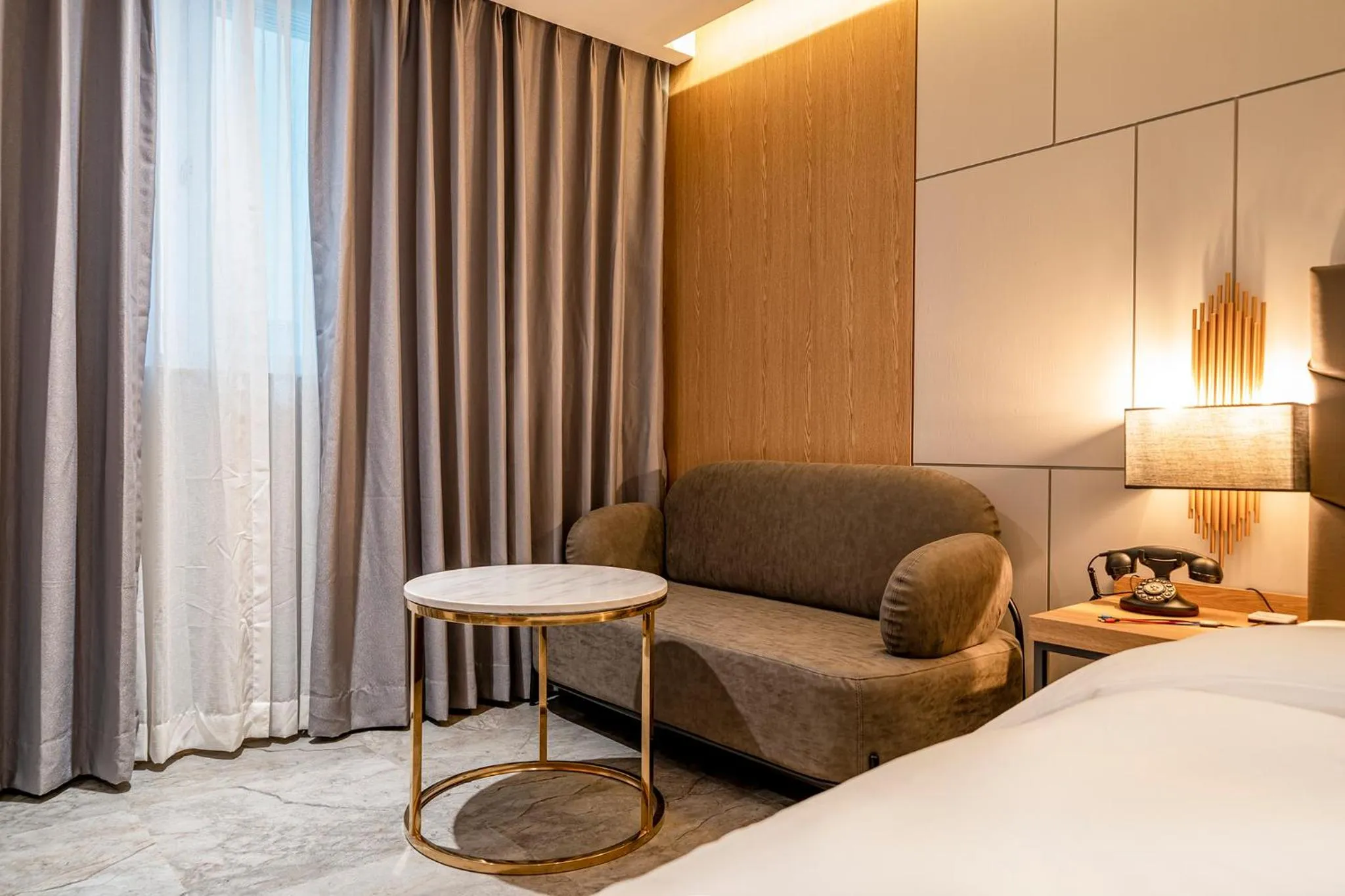 Seating area, Bed in 충주 어반브라운호텔