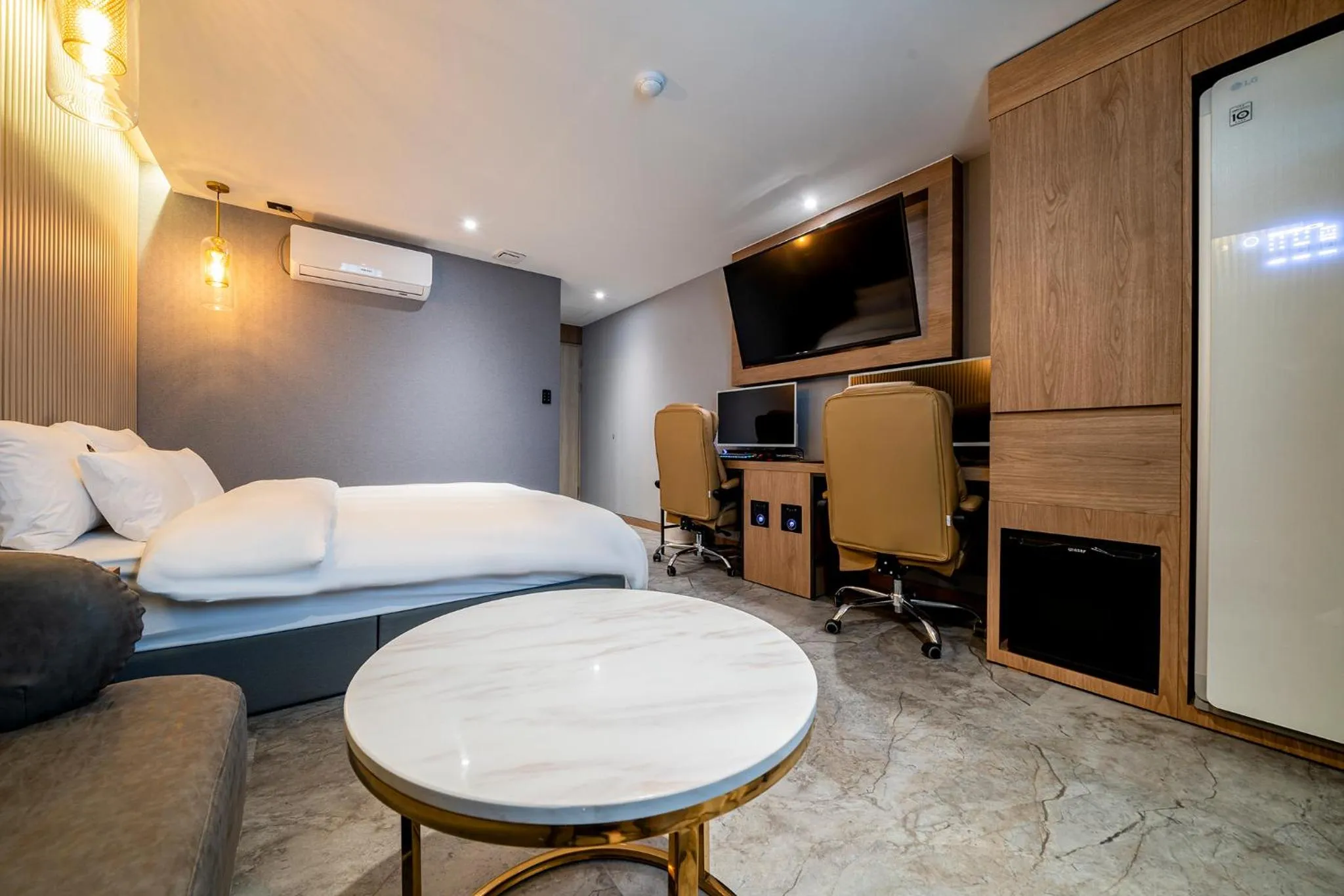 TV and multimedia, Bed in 충주 어반브라운호텔