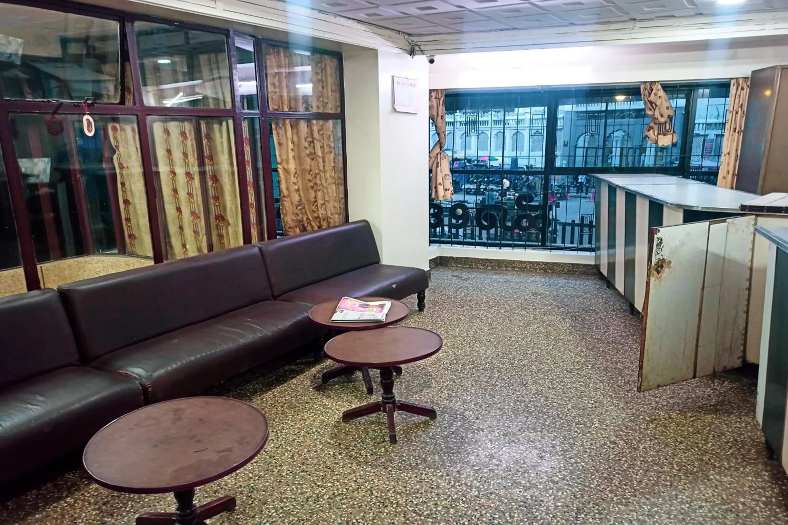 Lobby or reception in Hotel Rainbow near Victoria Hospital City Market