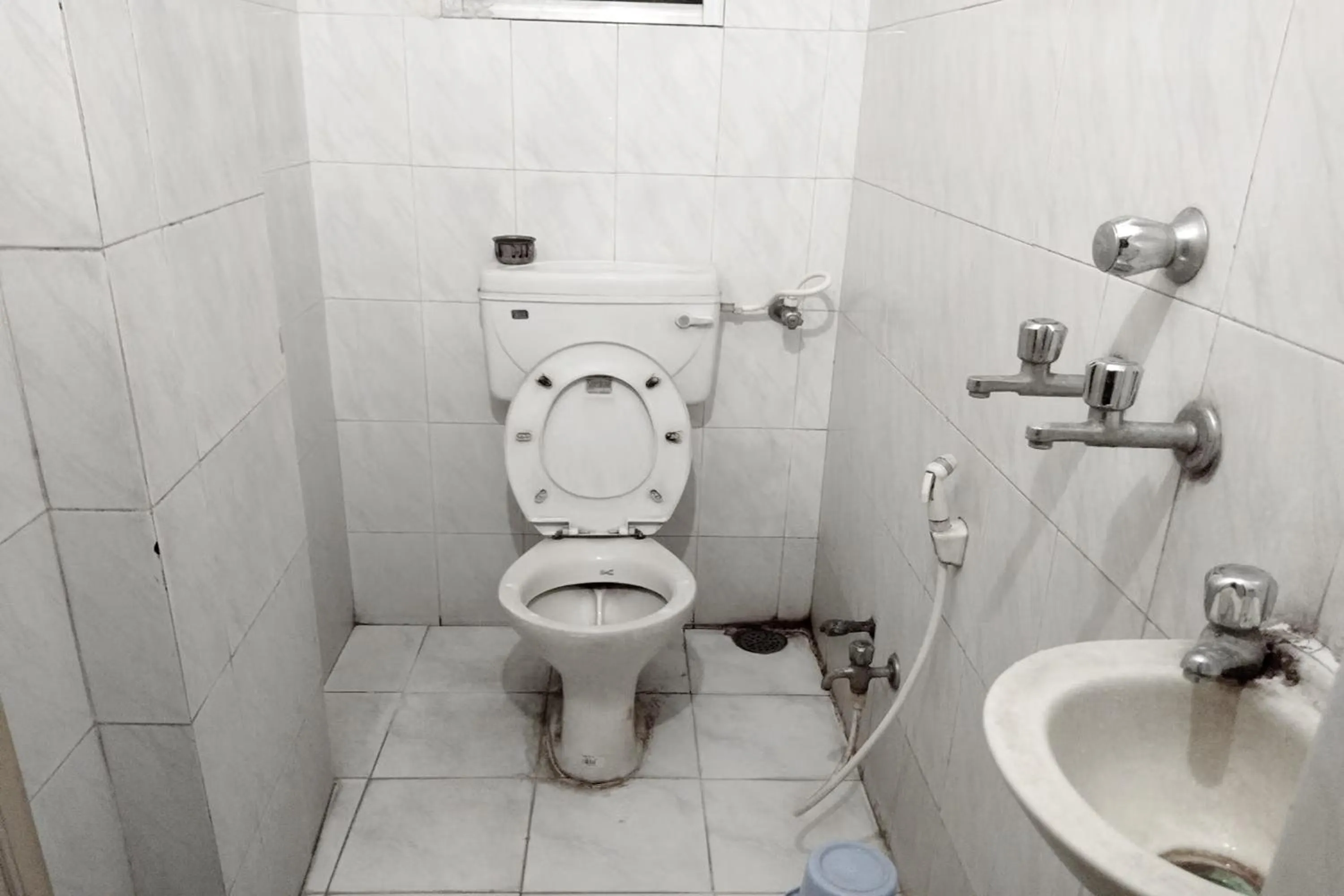 Bathroom in Hotel Rainbow near Victoria Hospital City Market