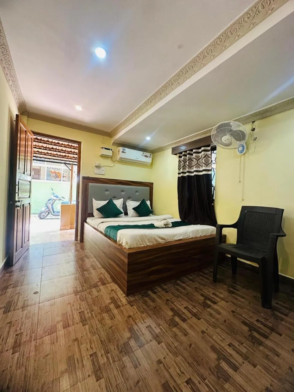 Bed in Goa Holiday Beach Resort