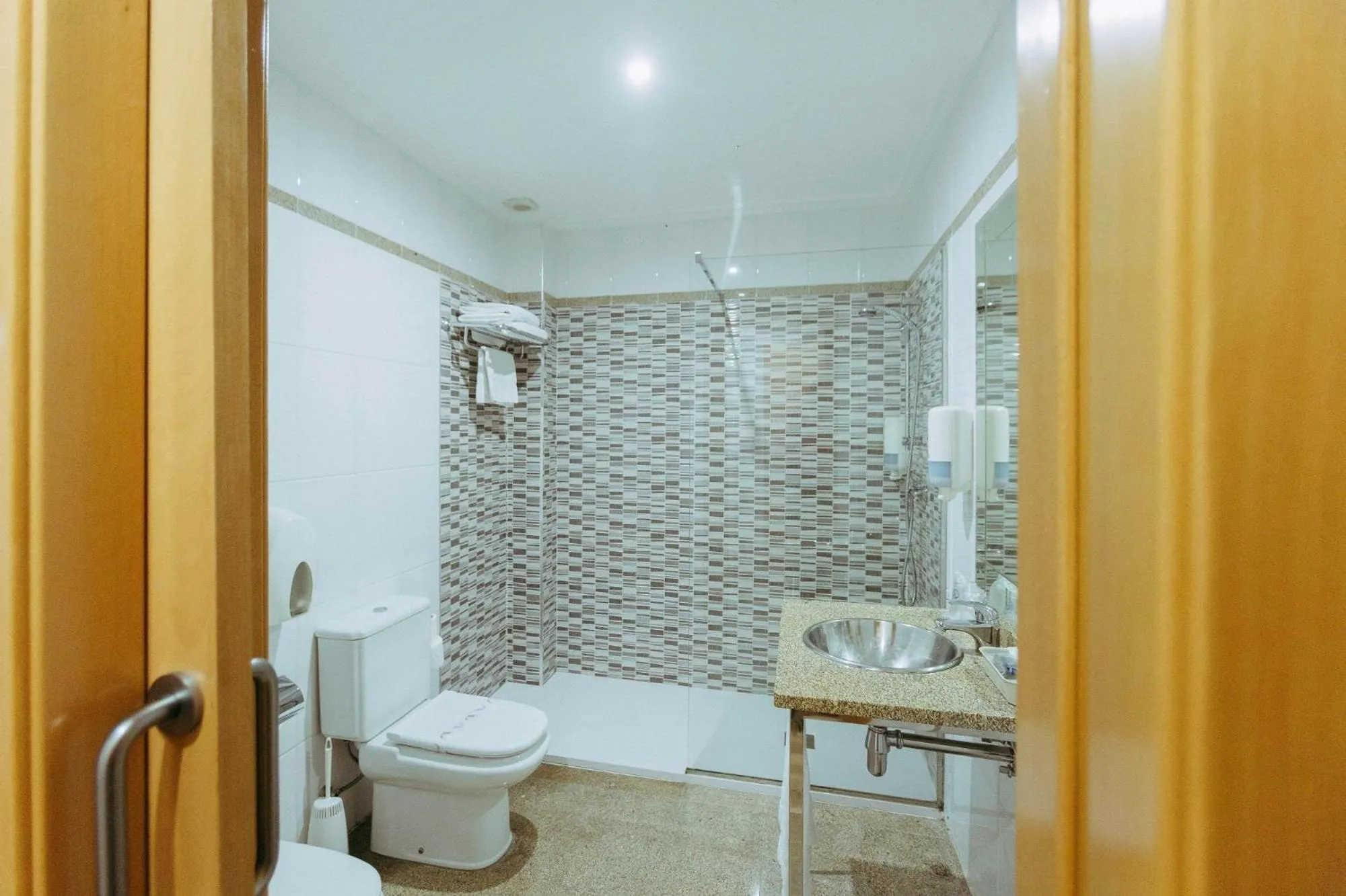 Shower in Hotel Alfonso I