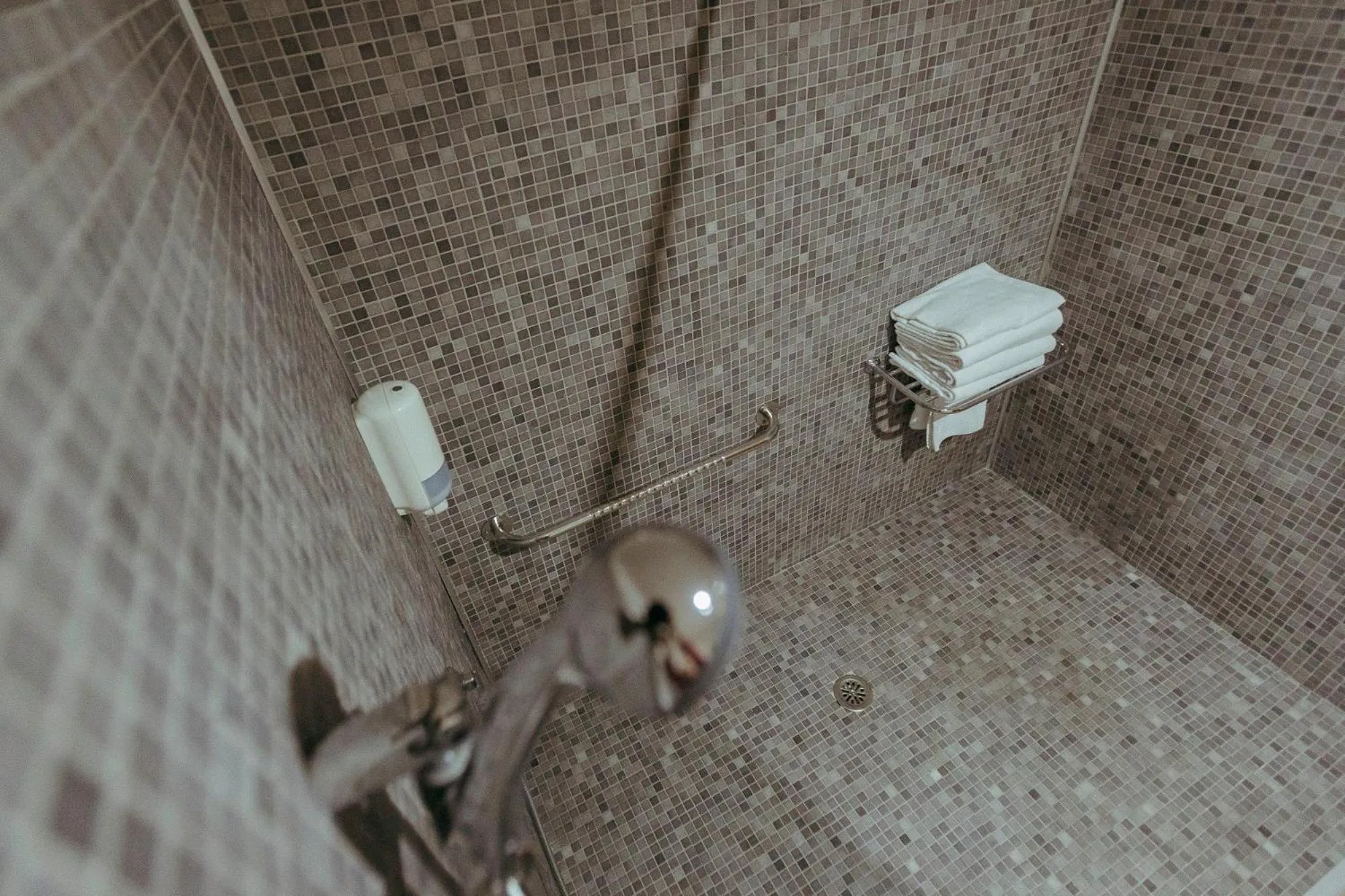 Shower in Hotel Alfonso I