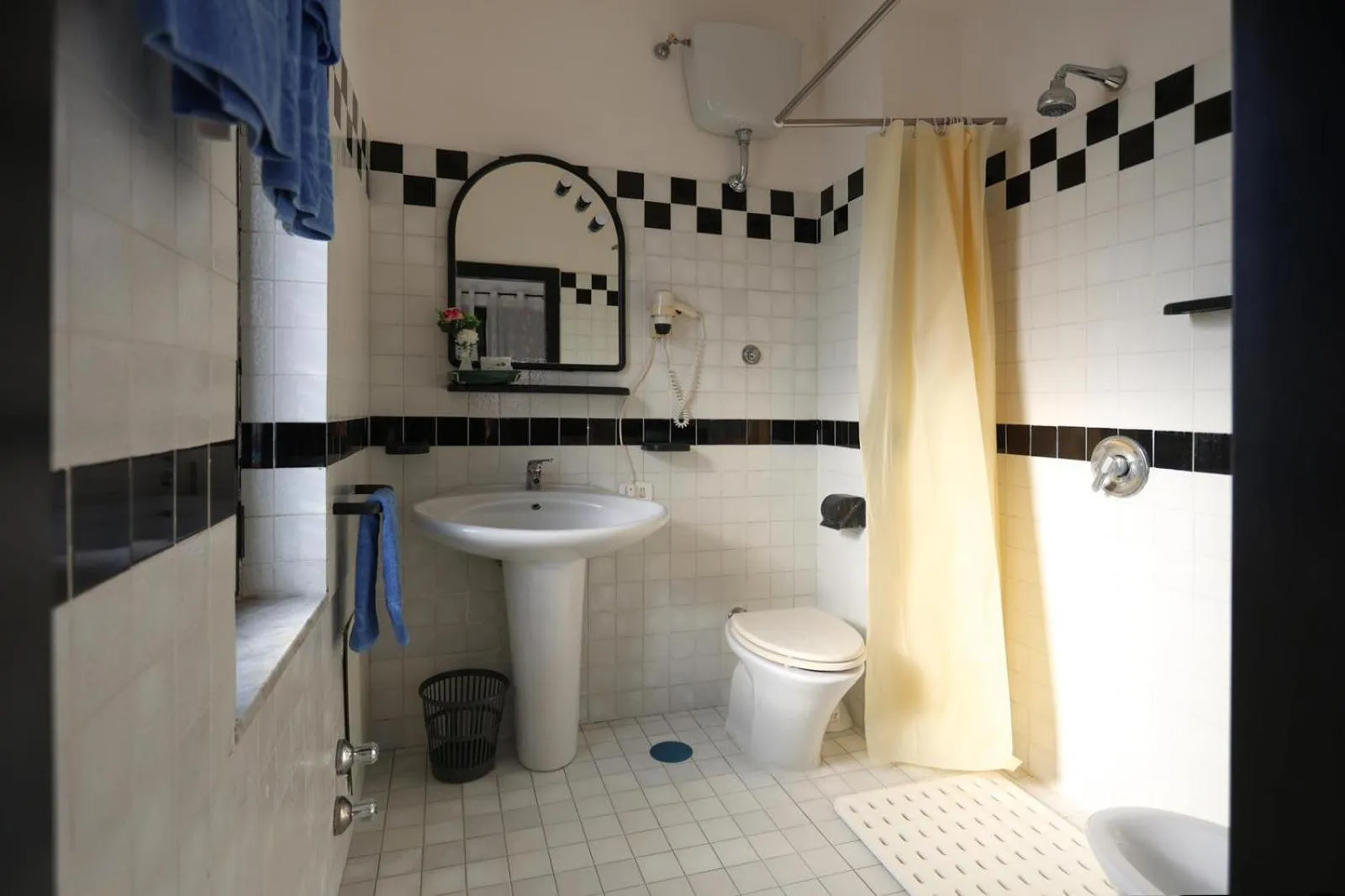 Shower in Hotel Barracuda