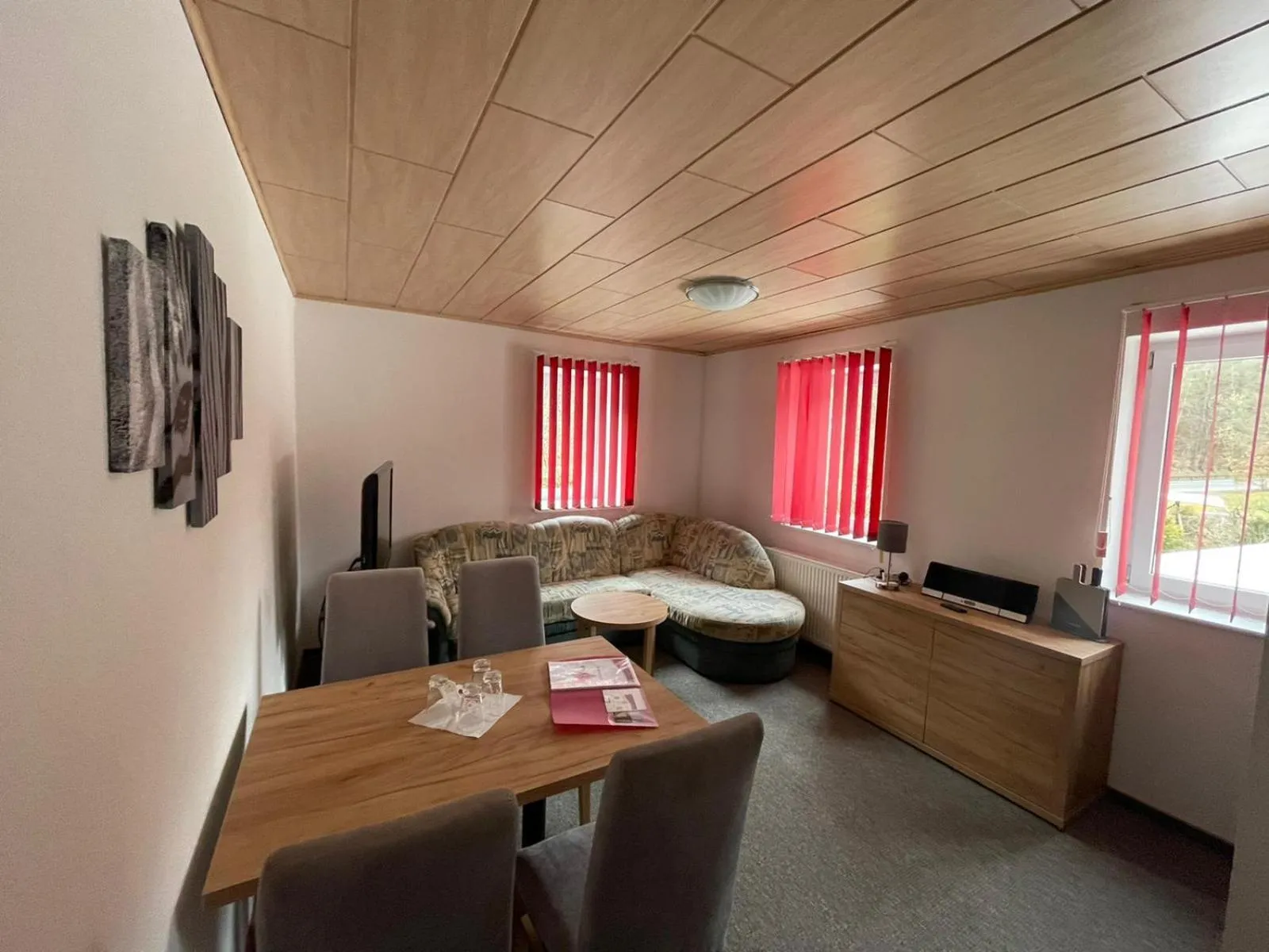 Photo of the whole room, Bed in Pension "Am Brunnen"