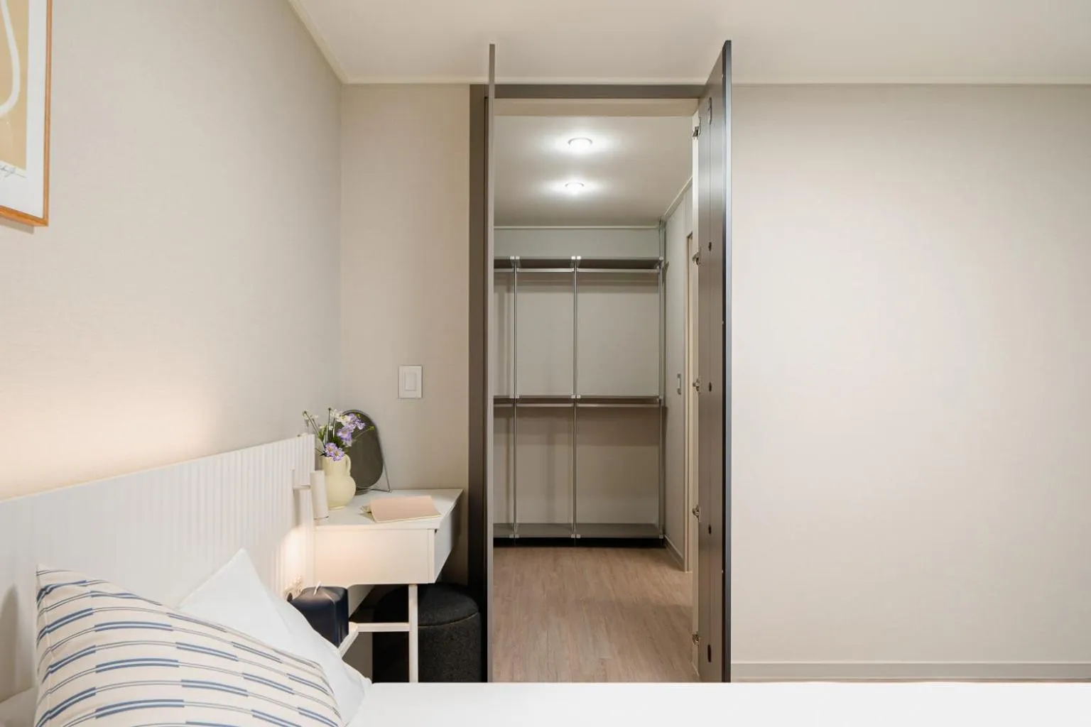 wardrobe, Bed in Urbanstay Incheon ChinaTown