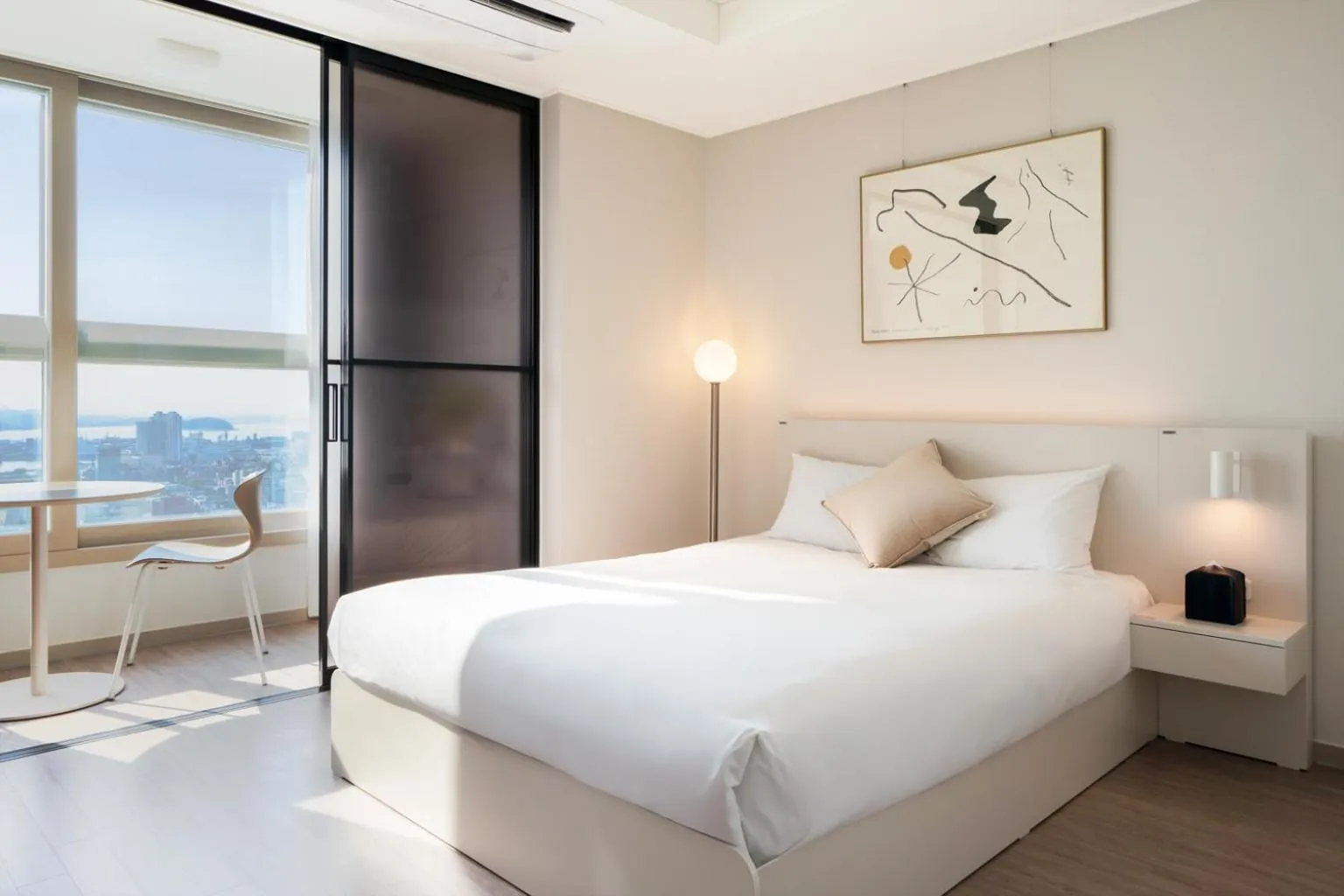 Photo of the whole room, Bed in Urbanstay Incheon ChinaTown