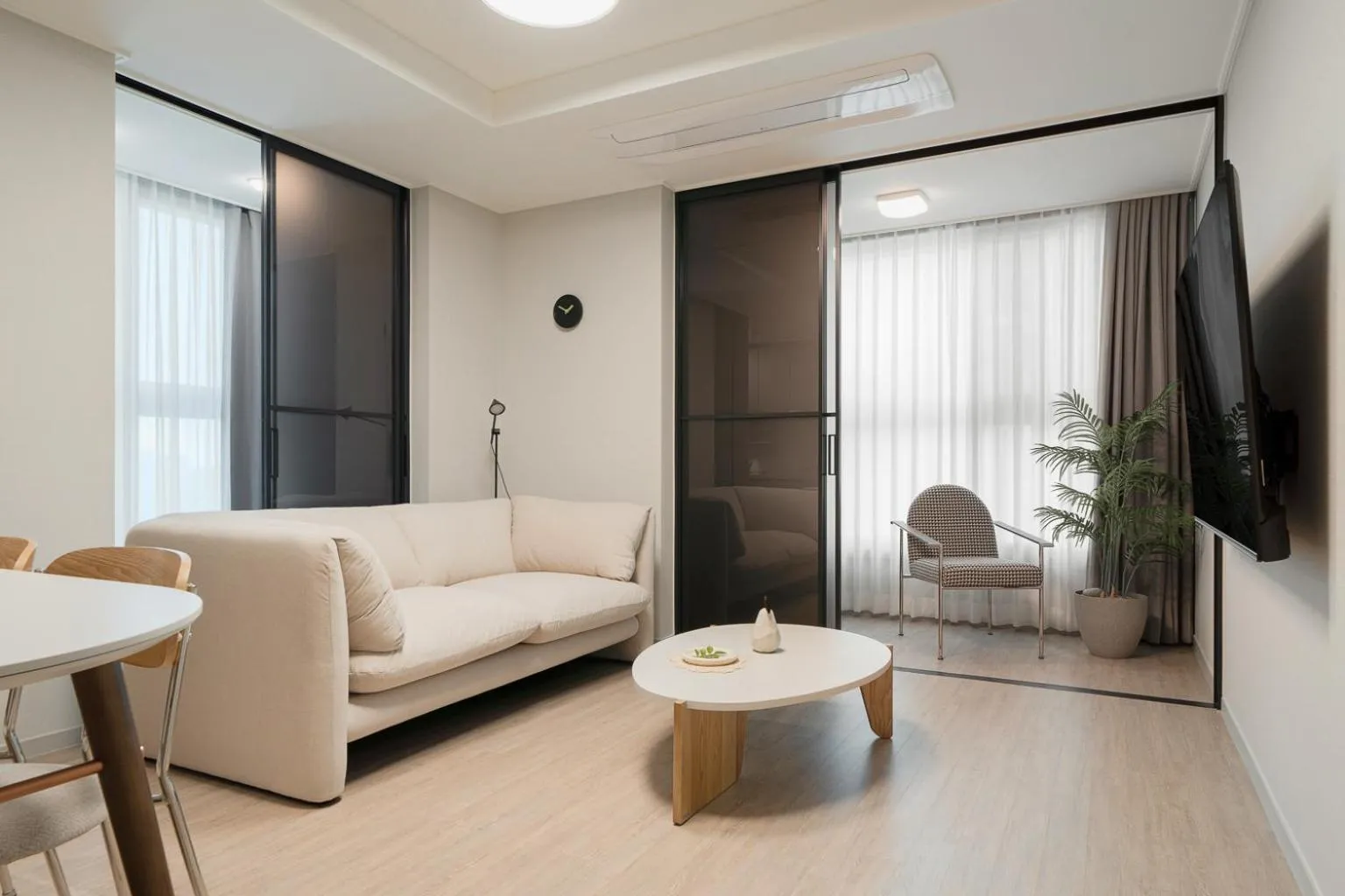 Seating area in Urbanstay Incheon ChinaTown