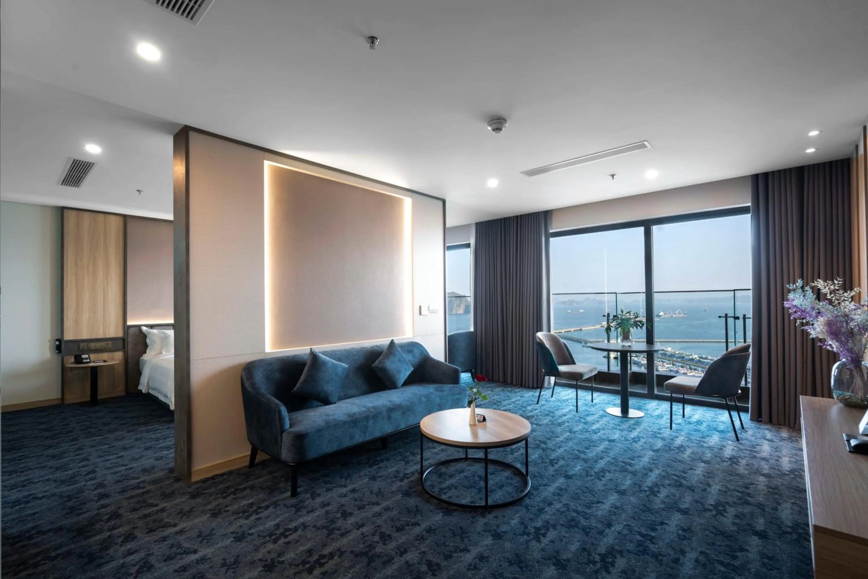 Living room in Wyndham Garden Legend Halong