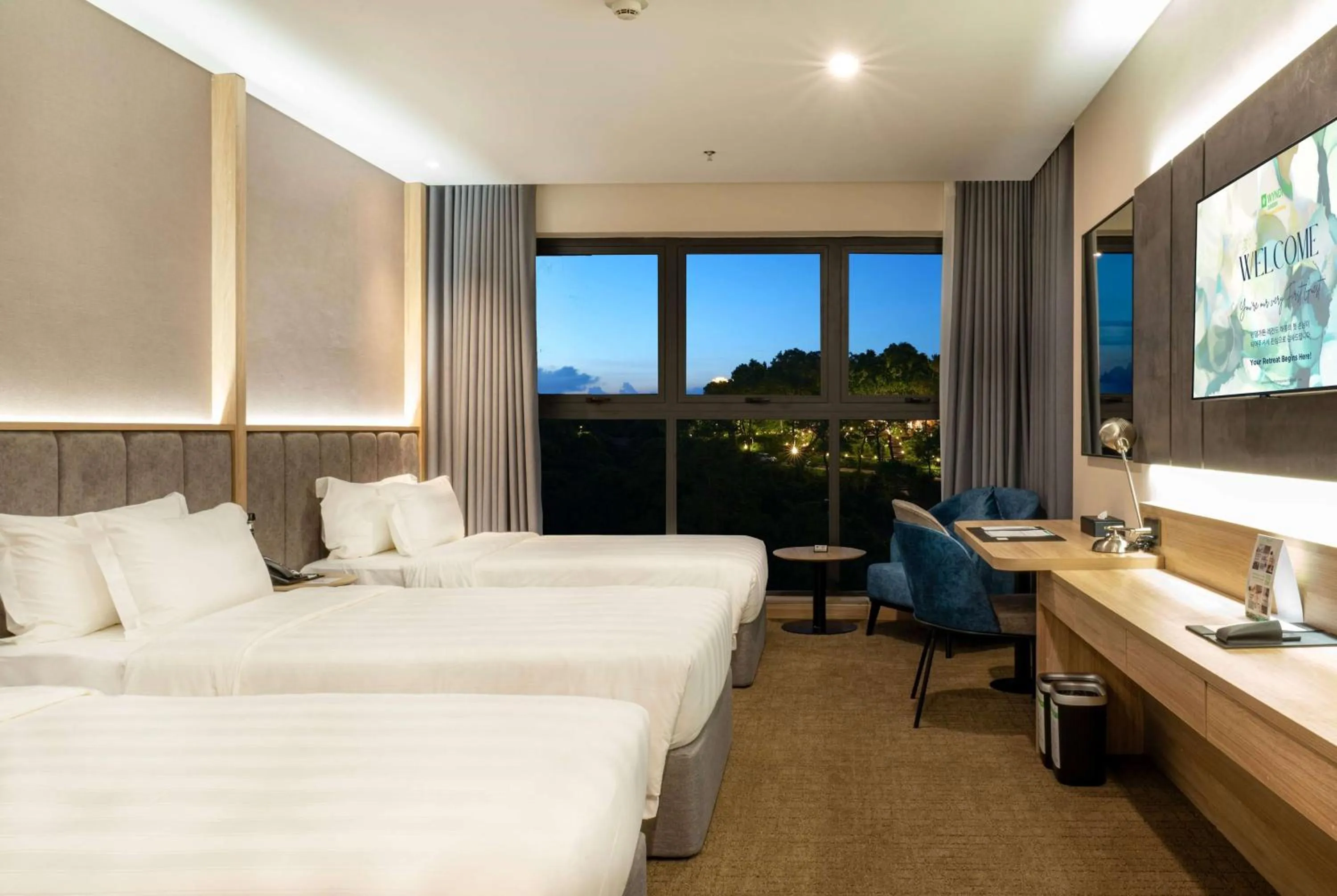 Photo of the whole room, Bed in Wyndham Garden Legend Halong