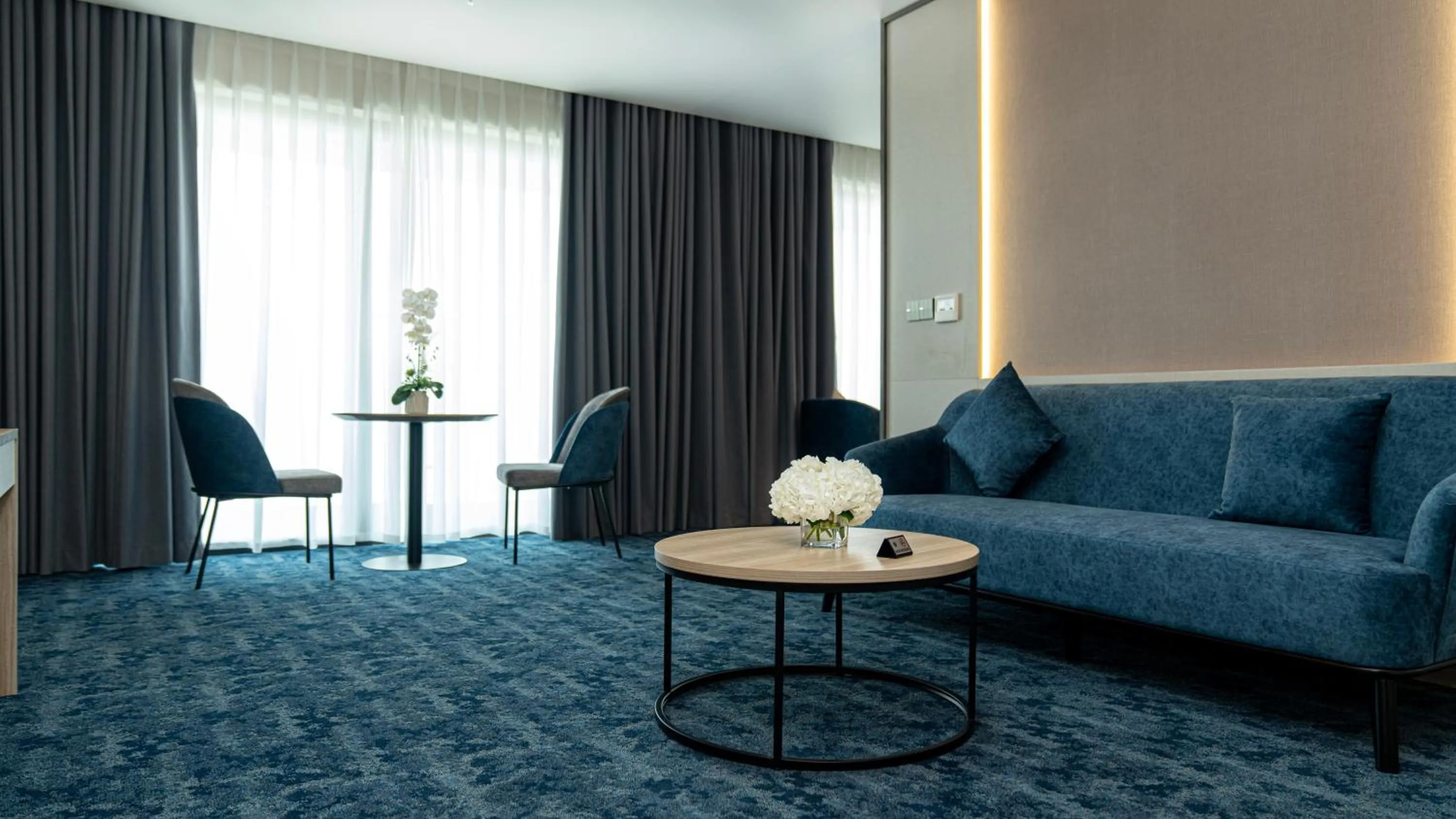 Living room in Wyndham Garden Legend Halong