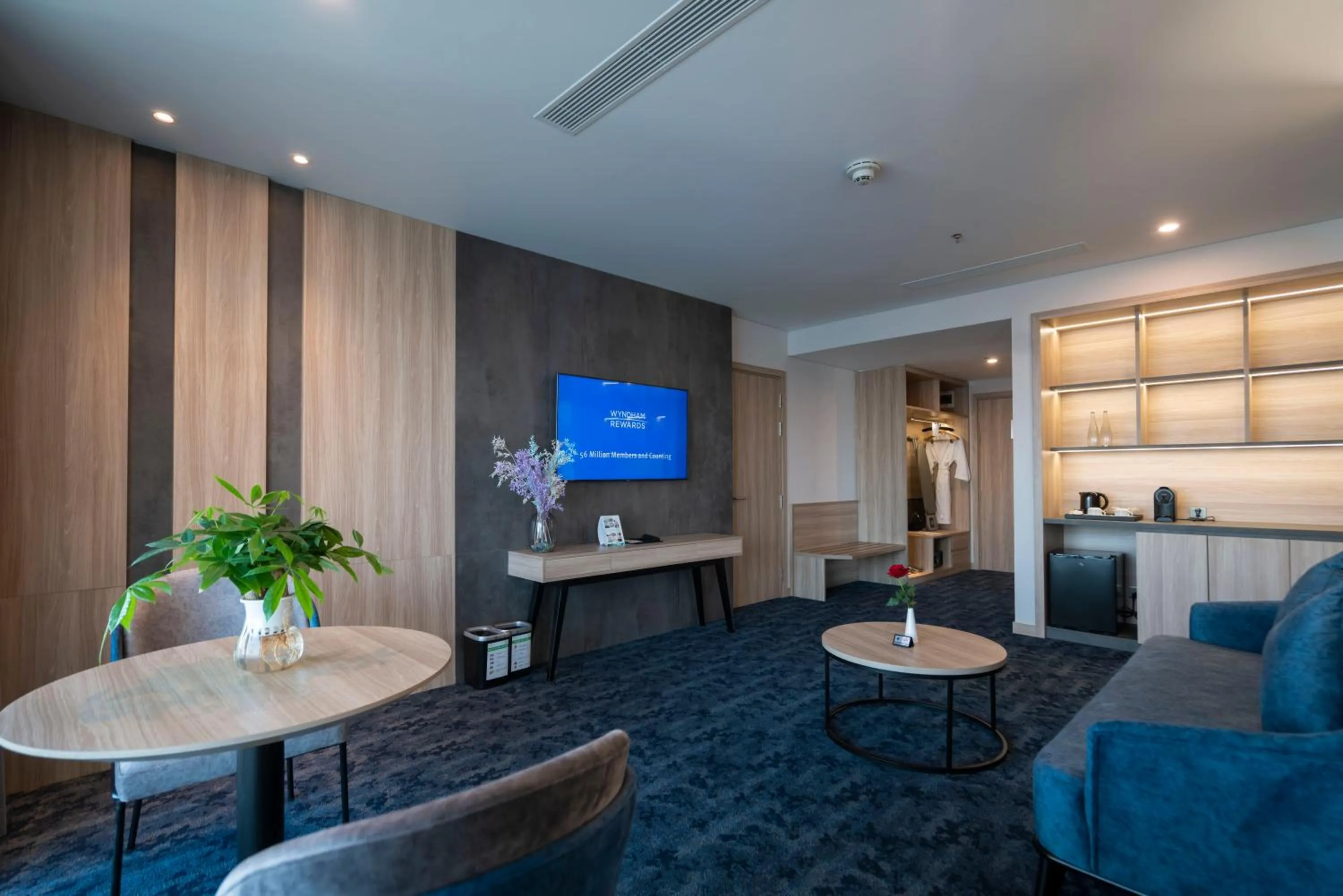 Communal lounge/ TV room in Wyndham Garden Legend Halong