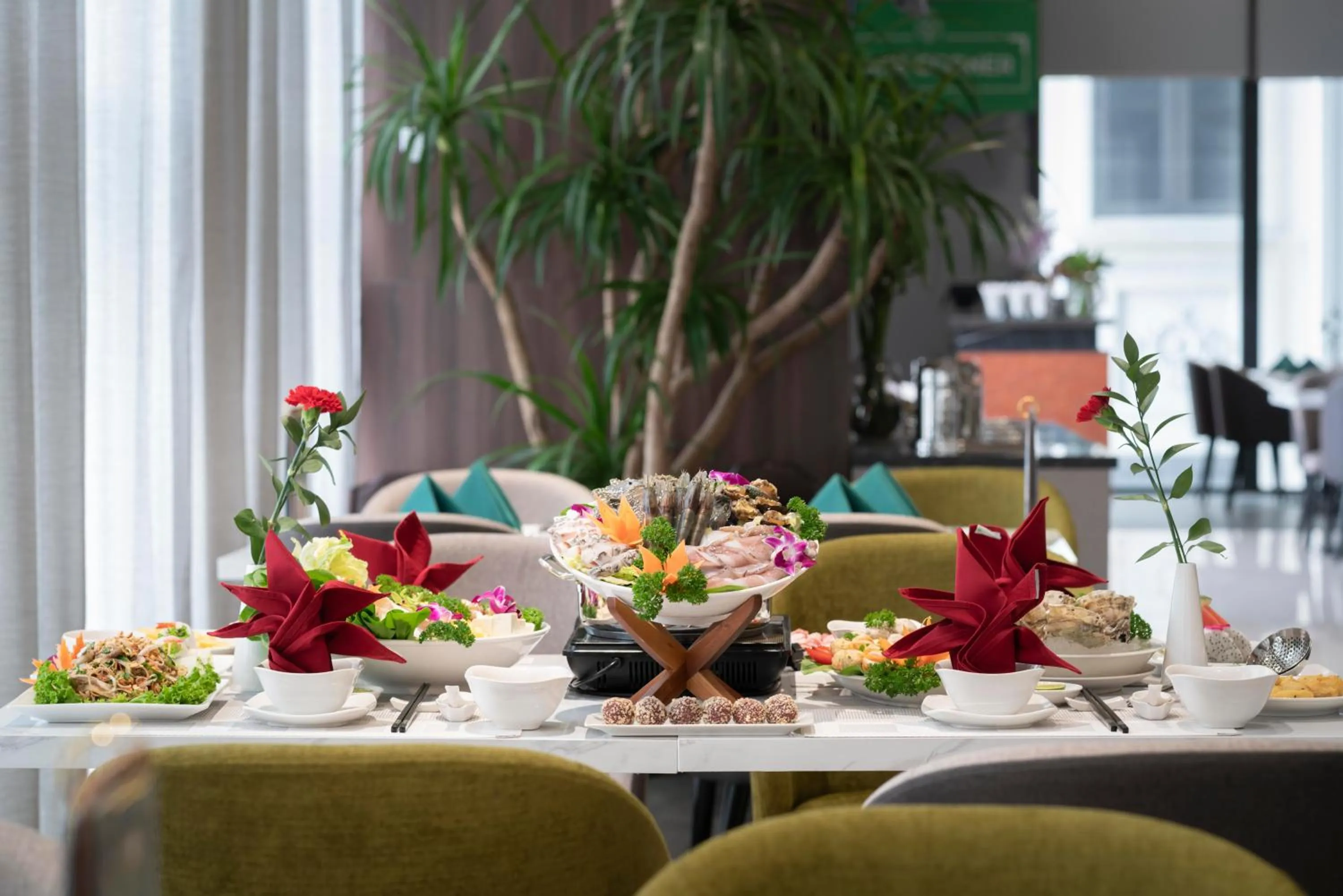 Restaurant/places to eat in Wyndham Garden Legend Halong