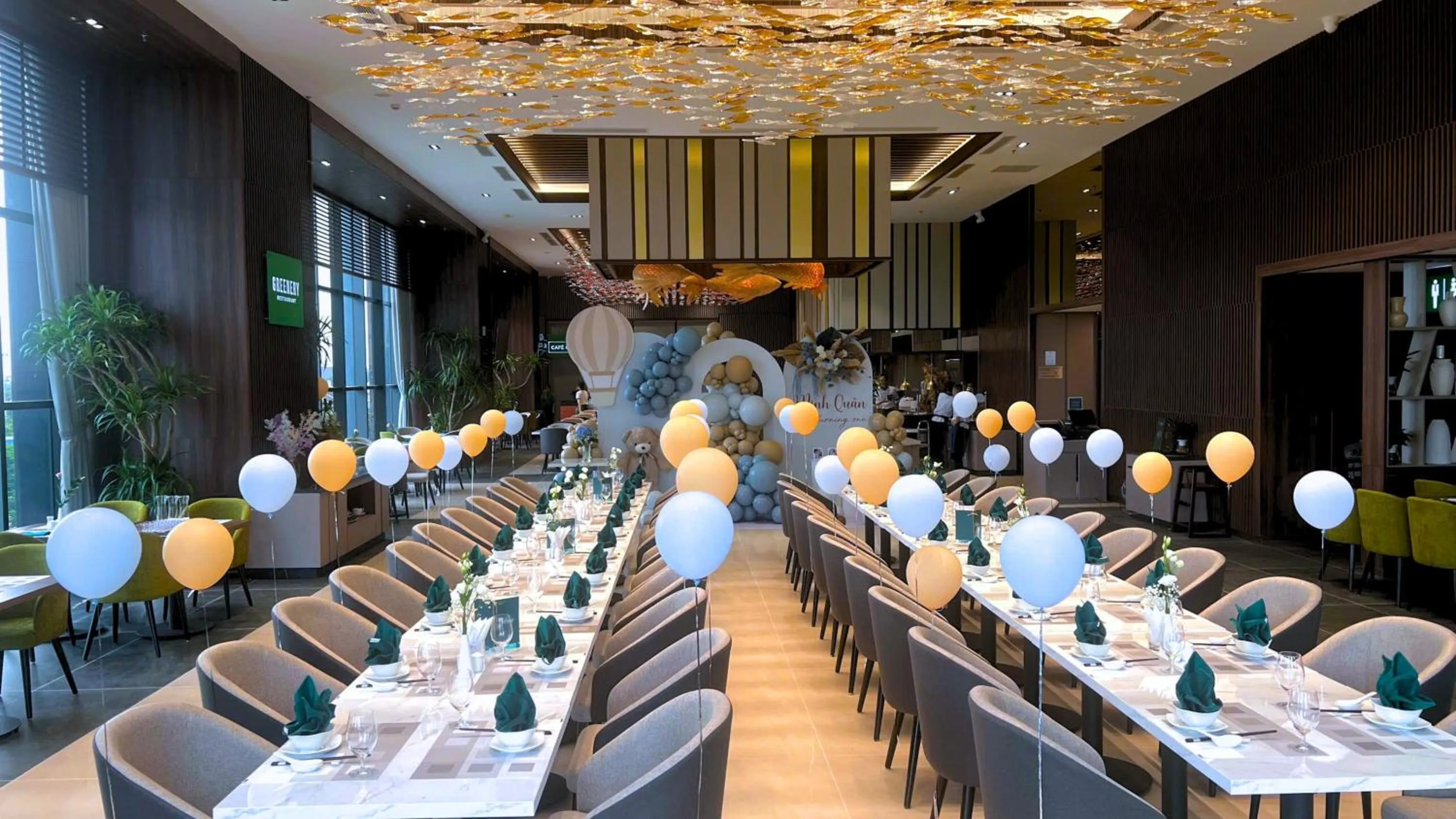 Restaurant/places to eat in Wyndham Garden Legend Halong