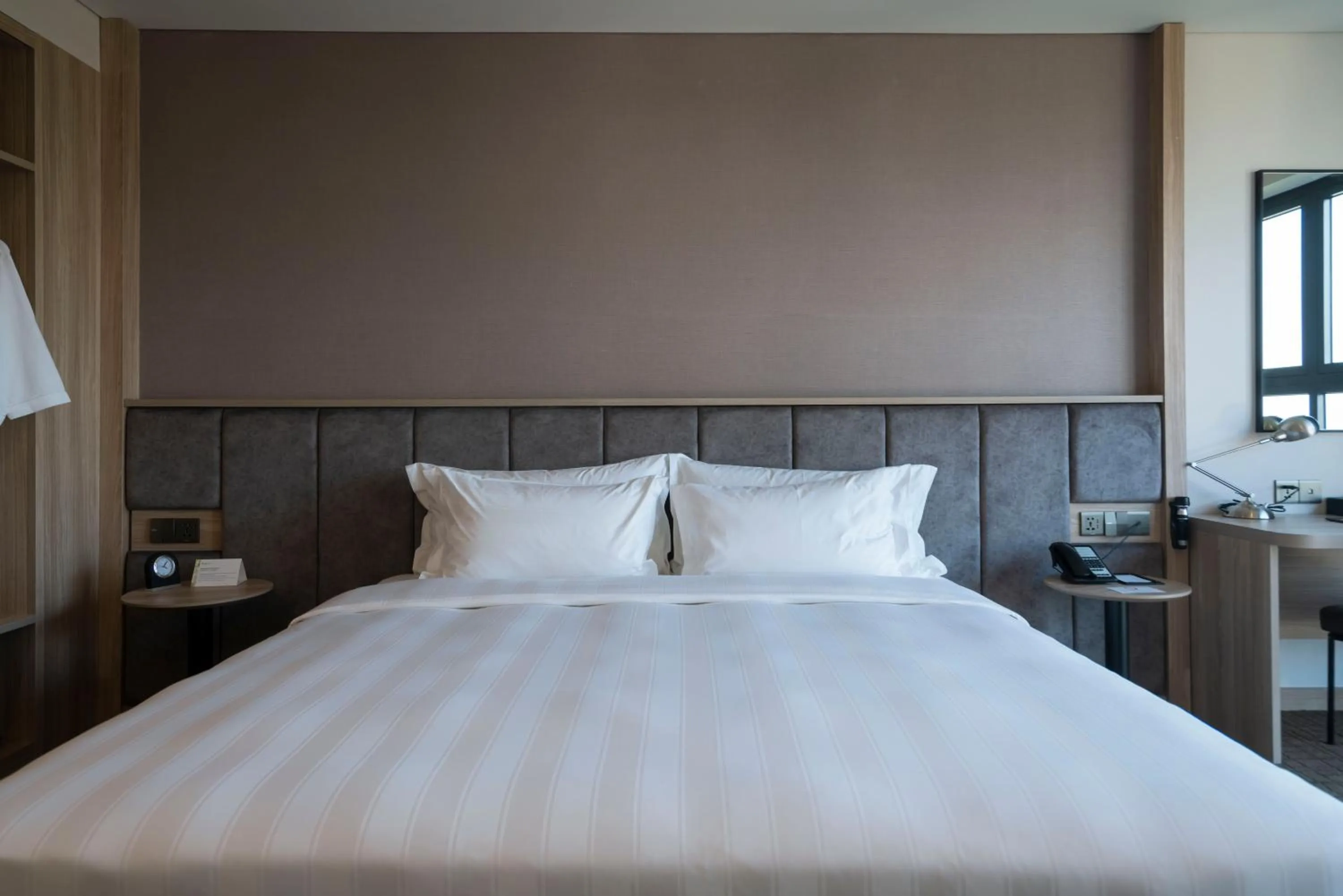 Bed in Wyndham Garden Legend Halong