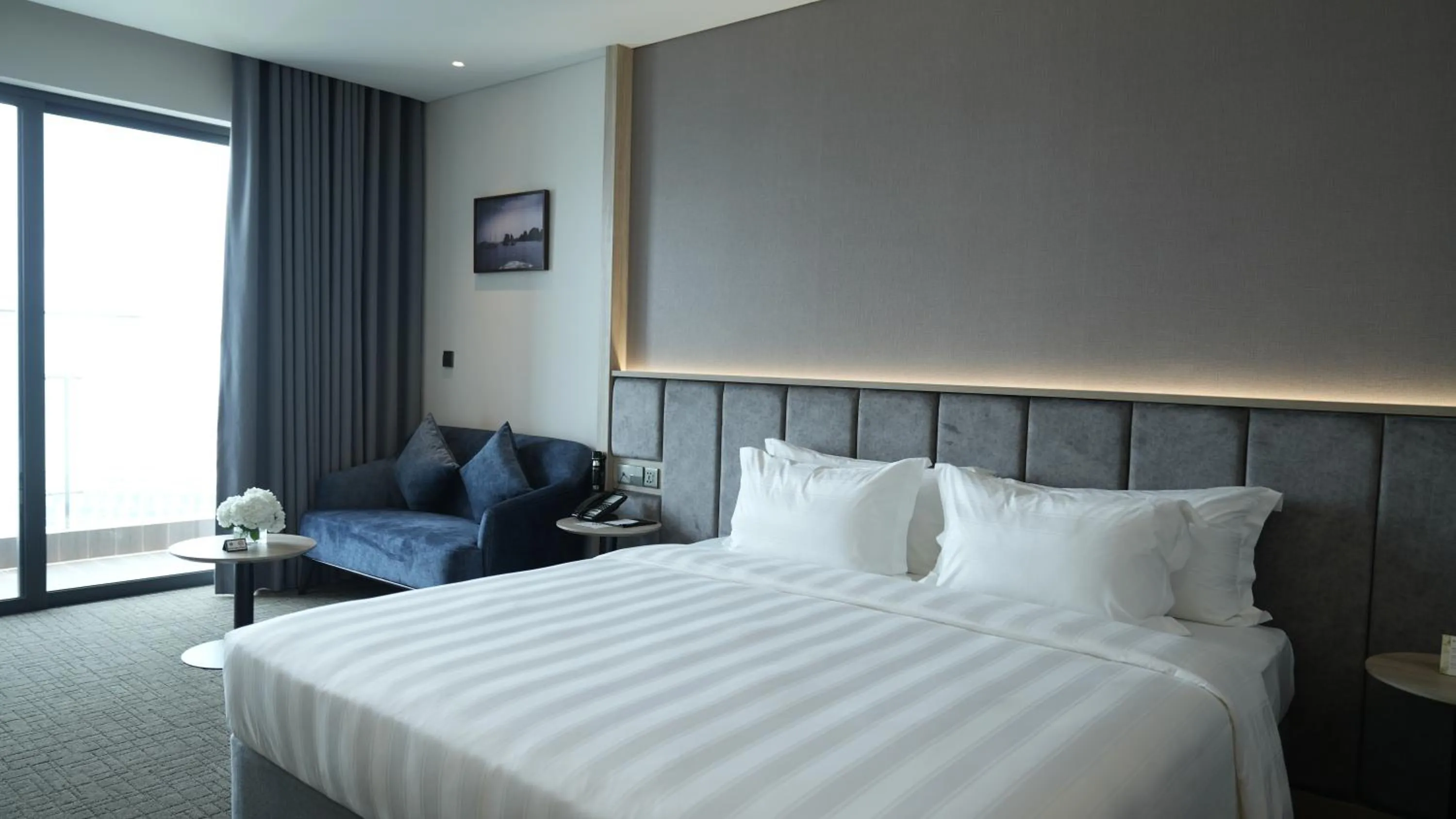 Photo of the whole room, Bed in Wyndham Garden Legend Halong