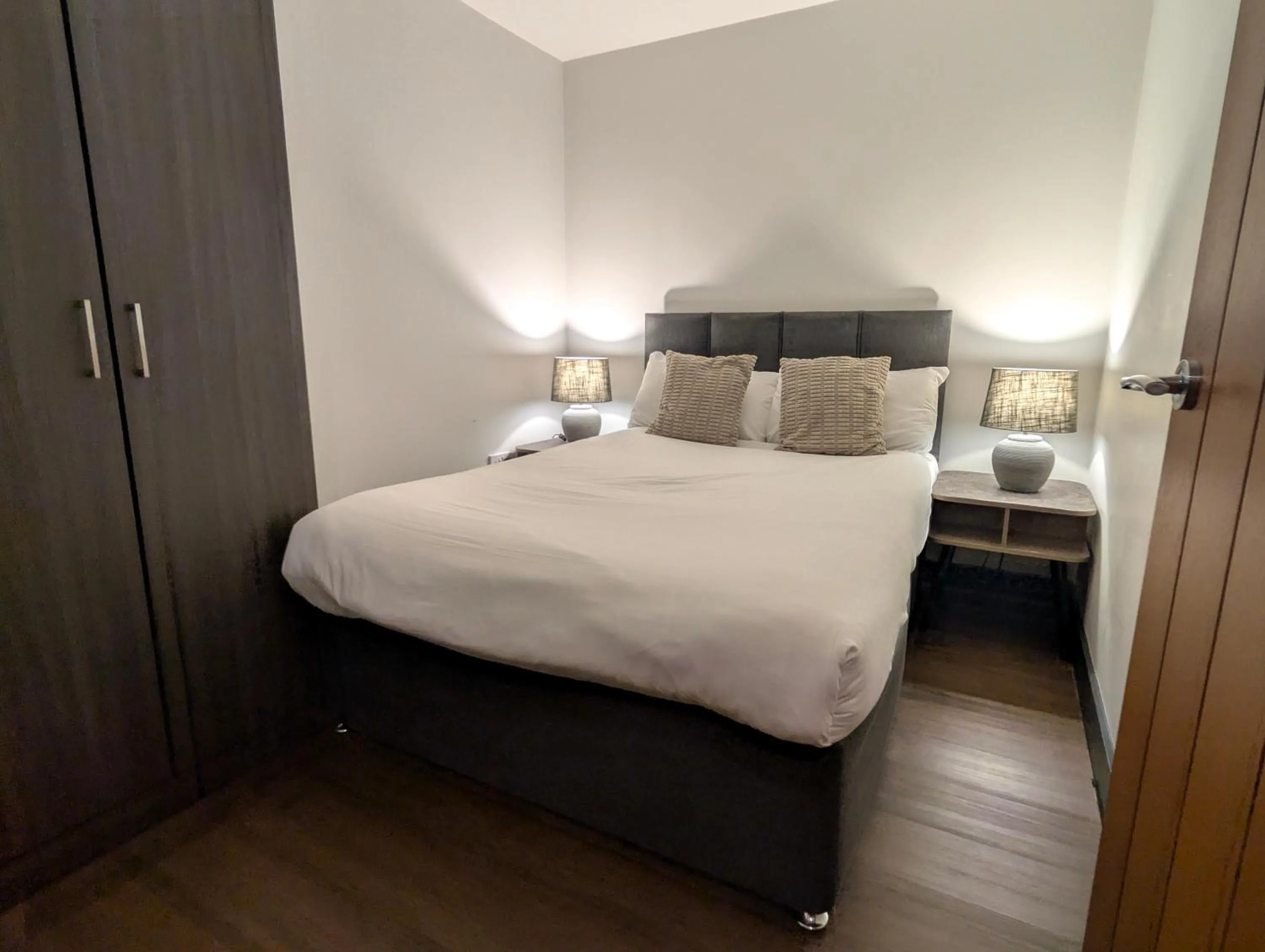 Bed in Dockside Aparthotel, Best Western Signature Collection