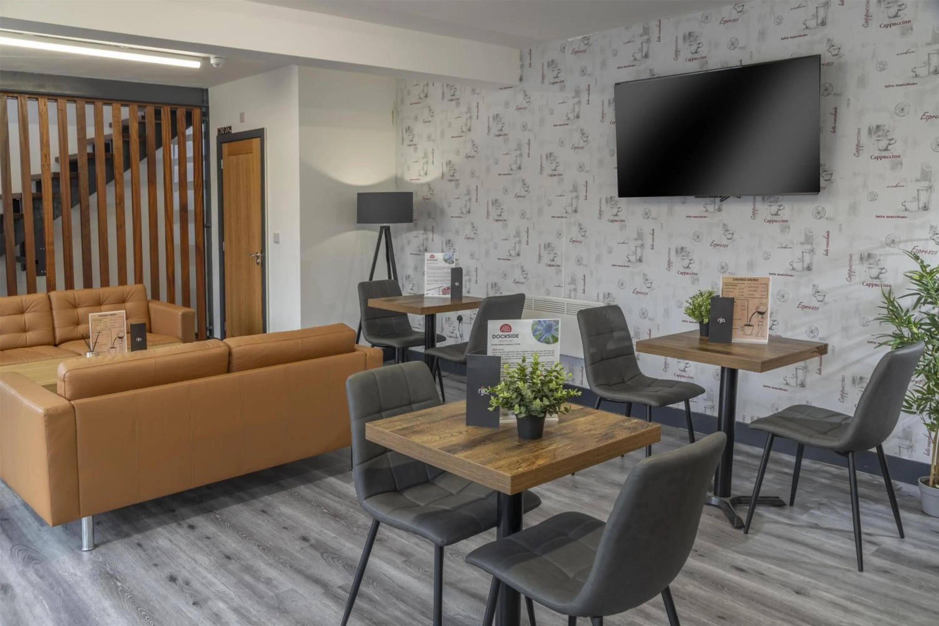 Restaurant/places to eat in Dockside Aparthotel, Best Western Signature Collection