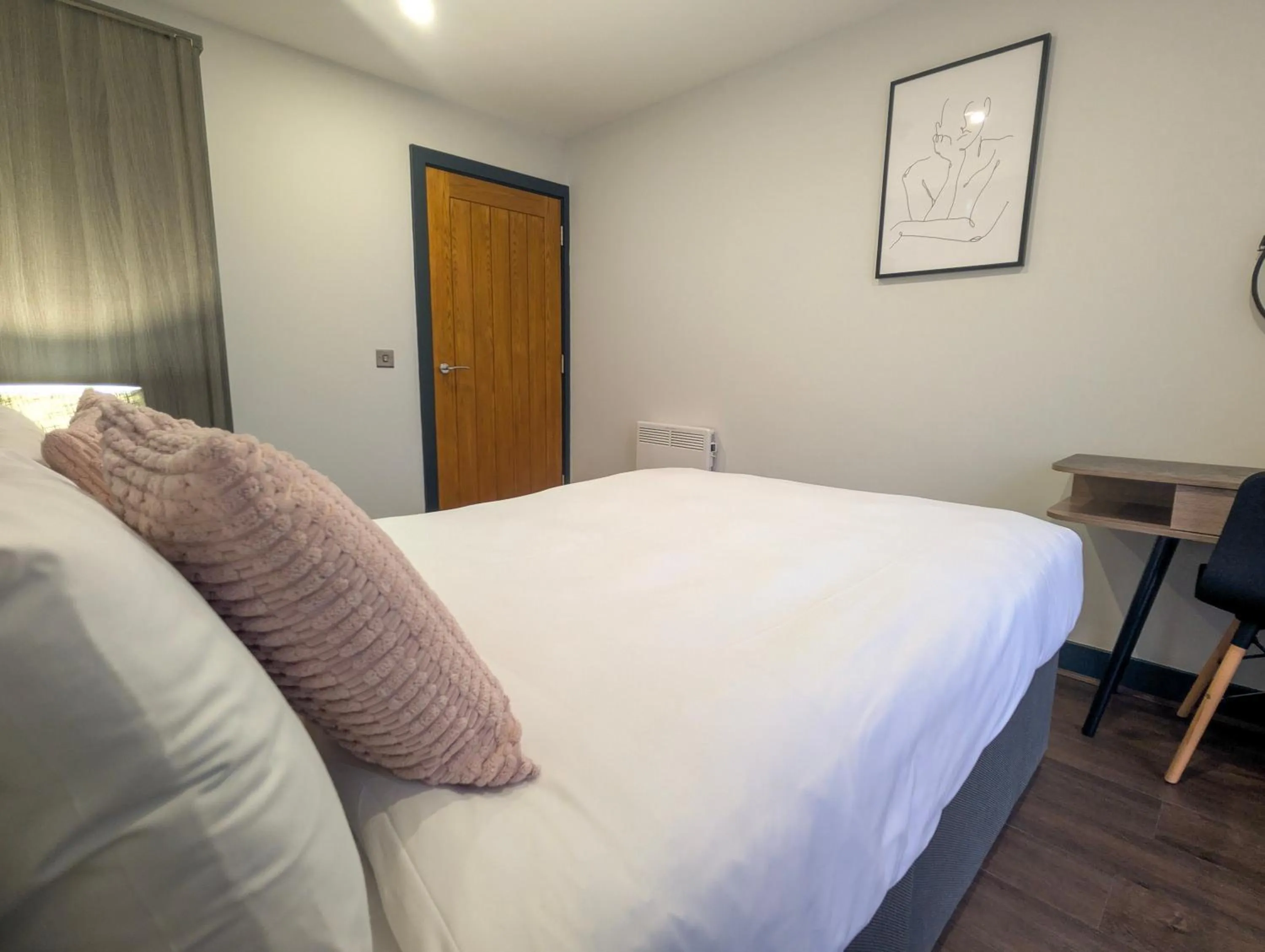 Bed in Dockside Aparthotel, Best Western Signature Collection