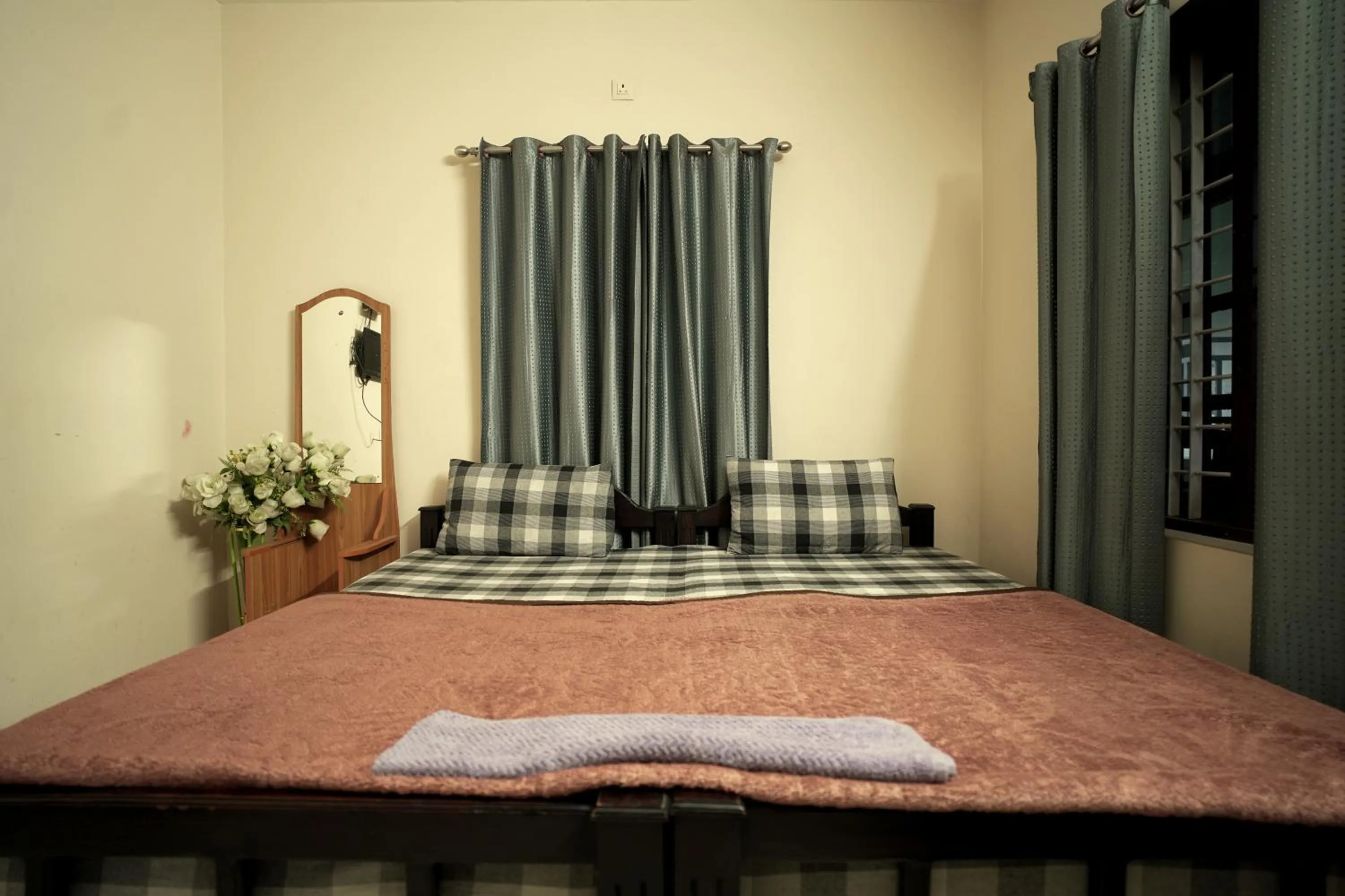 Photo of the whole room, Bed in Dean Dale Cottages