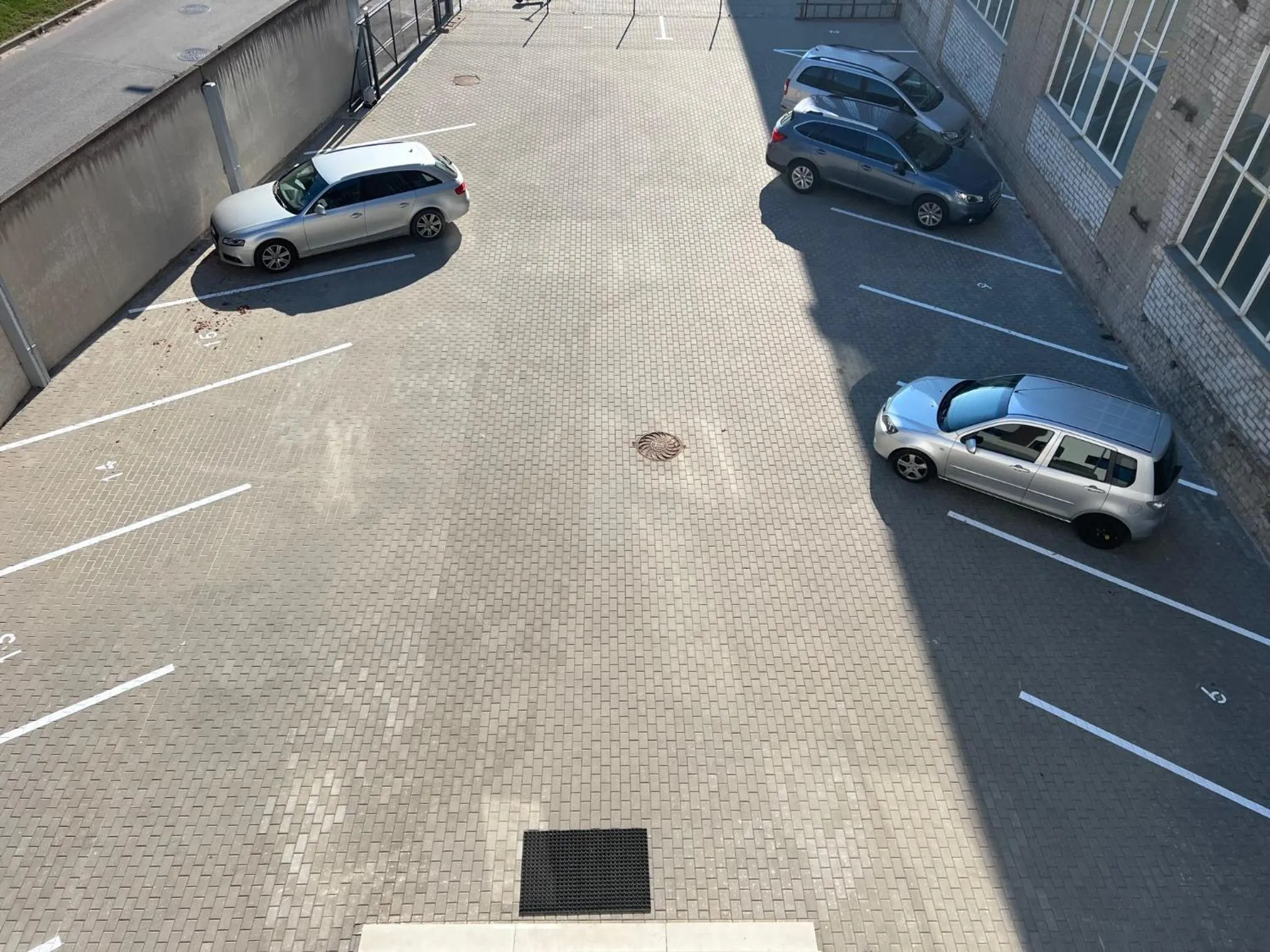 Parking in RVR Smart Apartments Riga with Free Parking and Self Check-in