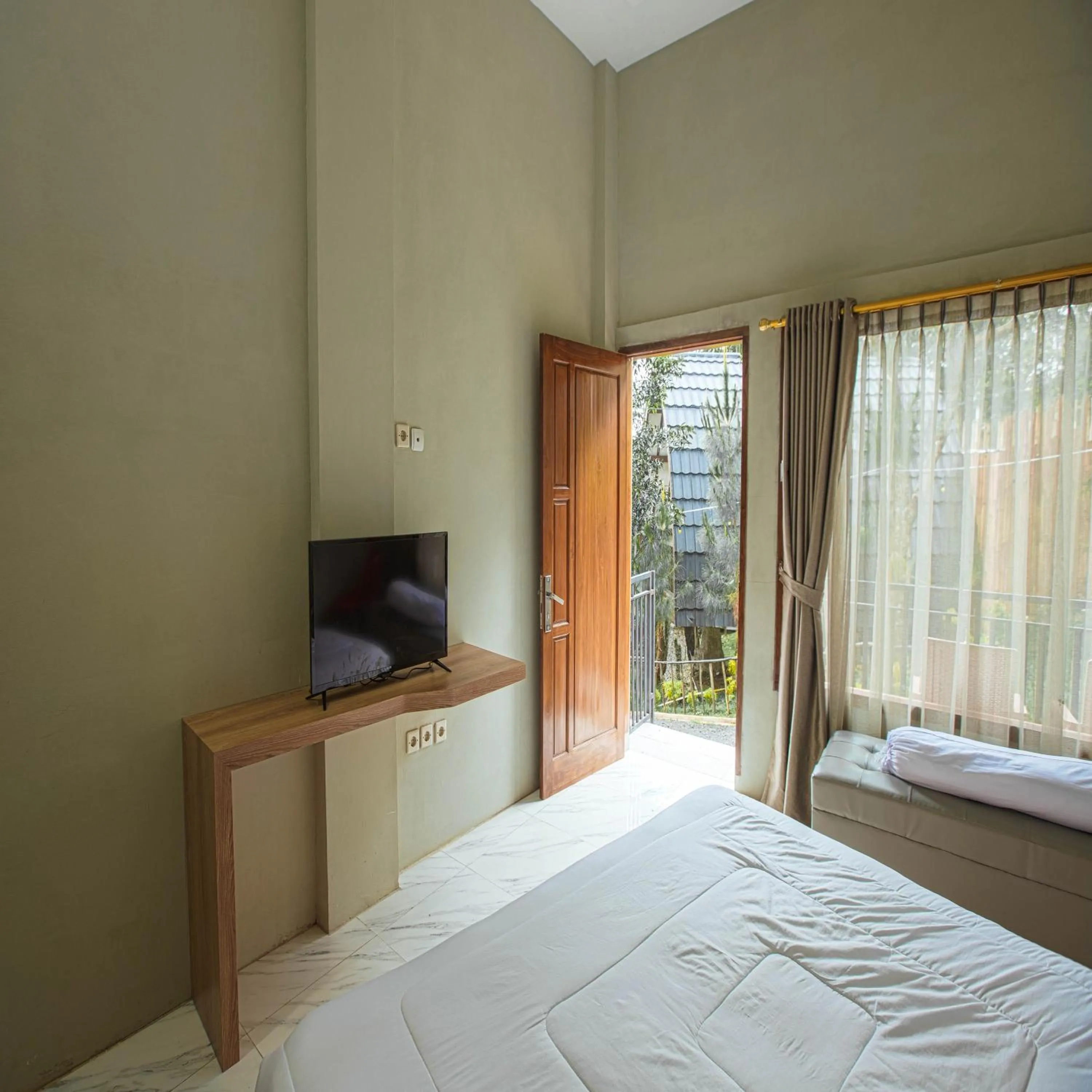 Evening entertainment, Bed in Green Panorama Resort by MHM