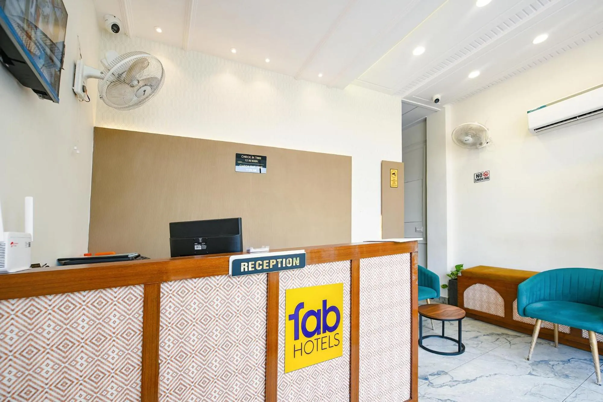 Lobby or reception in FabHotel K9 Ovilas
